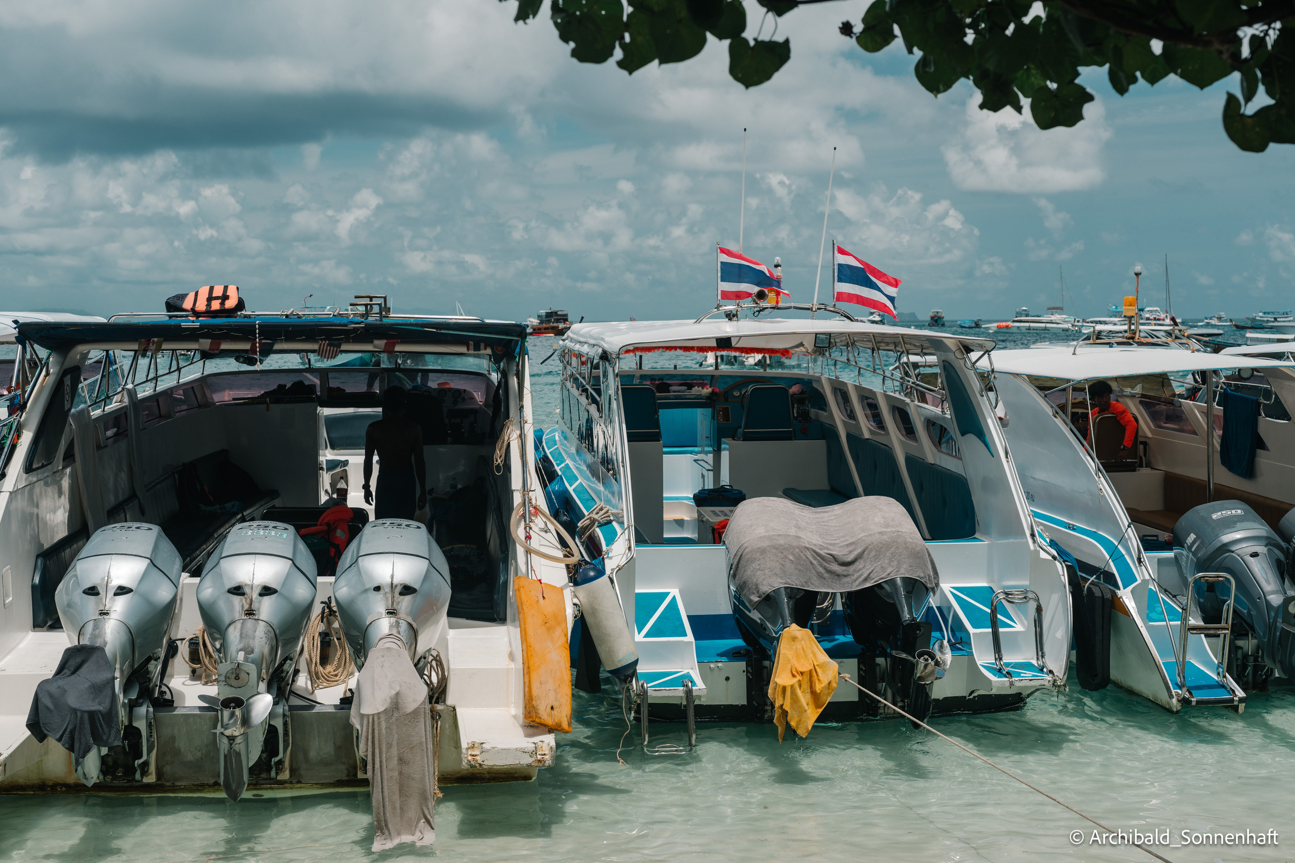 Thai, Phiphi. Photographer in Guangzhou, China. Archibald Sonnenhaft