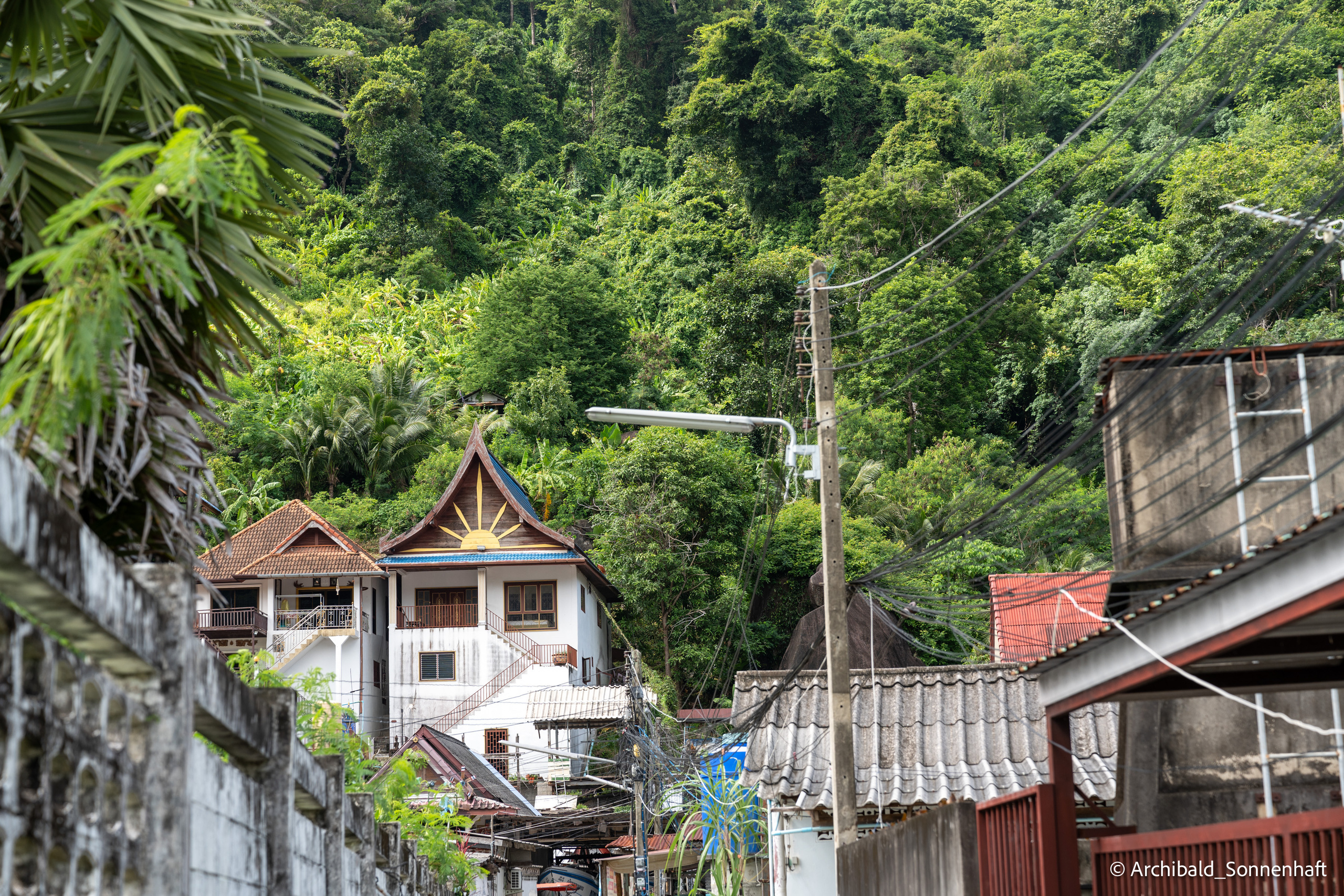 Thai Phuket to Phiphi. Photographer in Guangzhou, China. Archibald Sonnenhaft