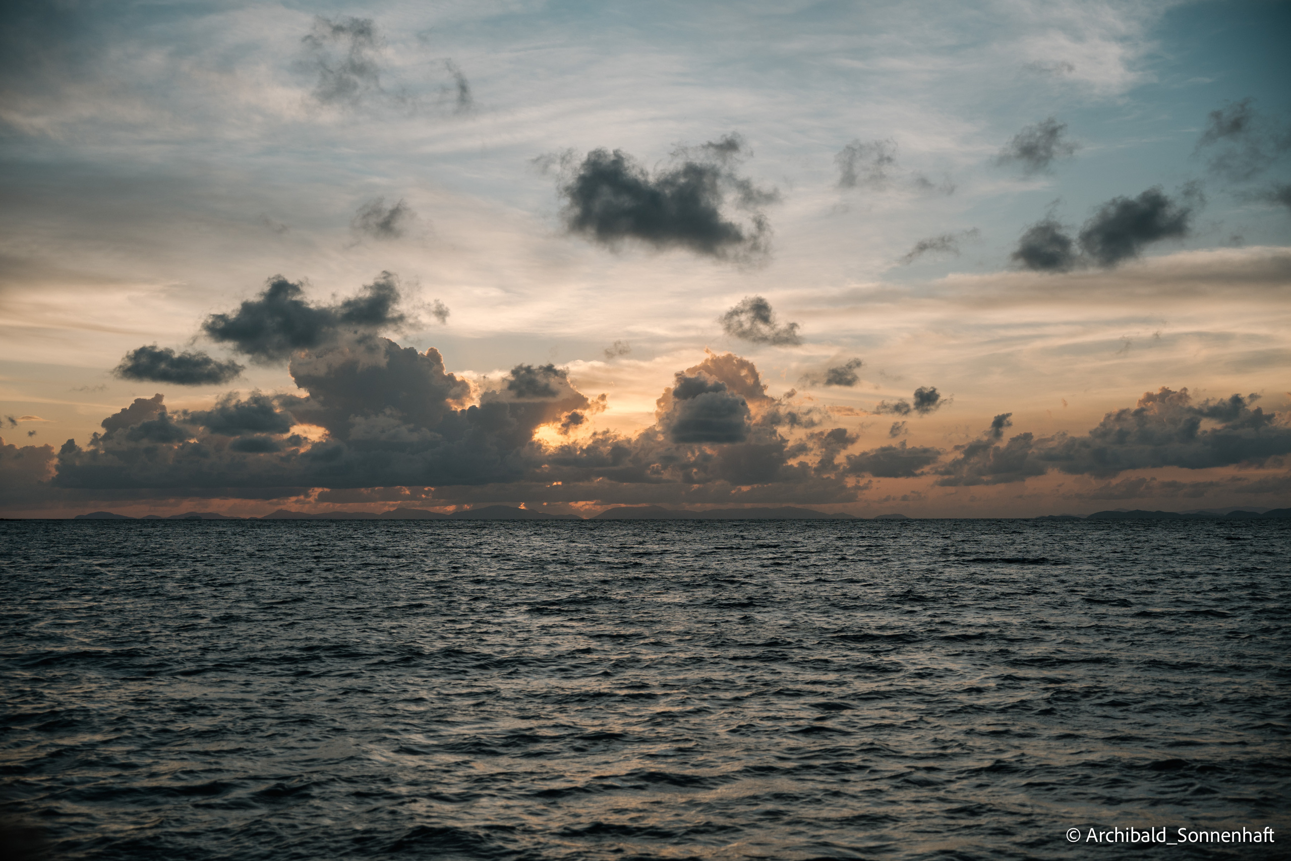 Thai, Phiphi. Photographer in Guangzhou, China. Archibald Sonnenhaft