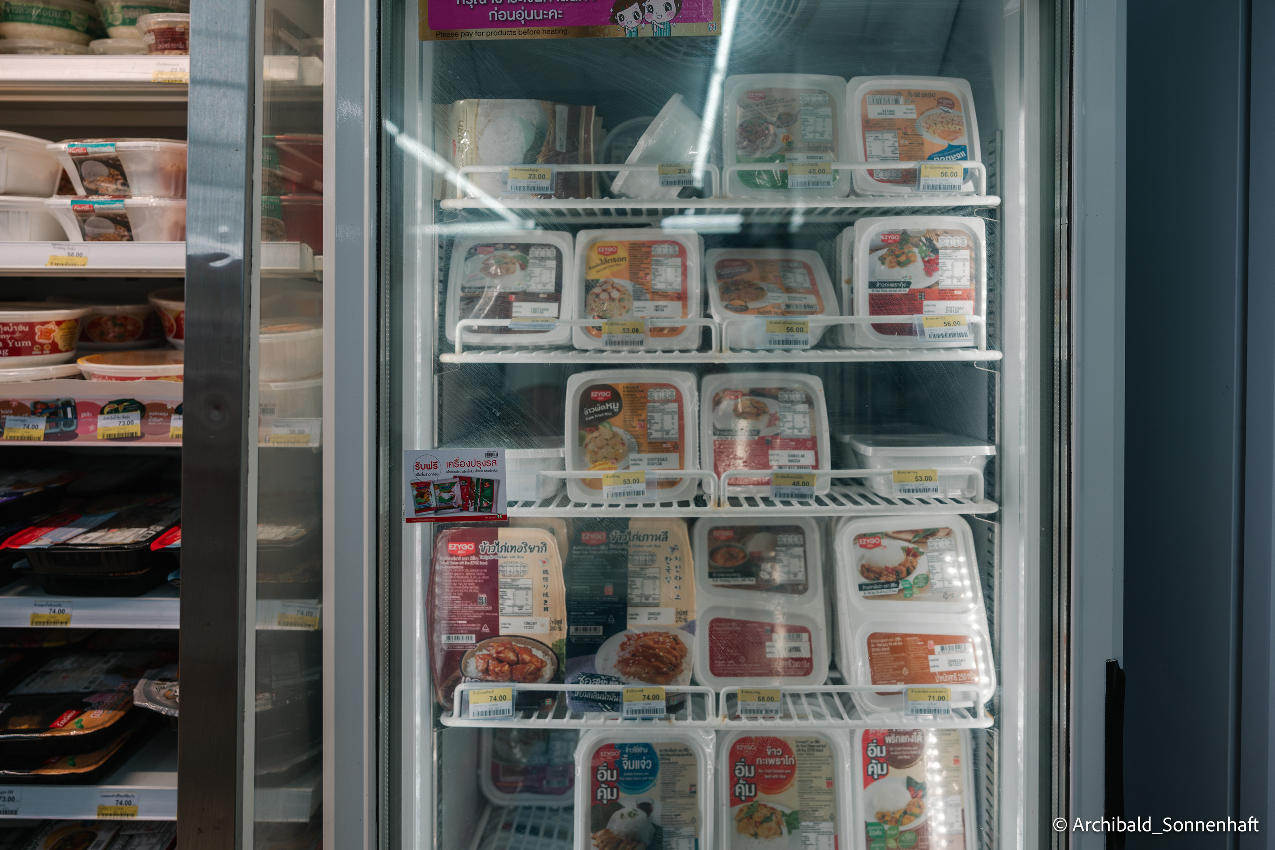 Thai, Phiphi. Photographer in Guangzhou, China. Archibald Sonnenhaft