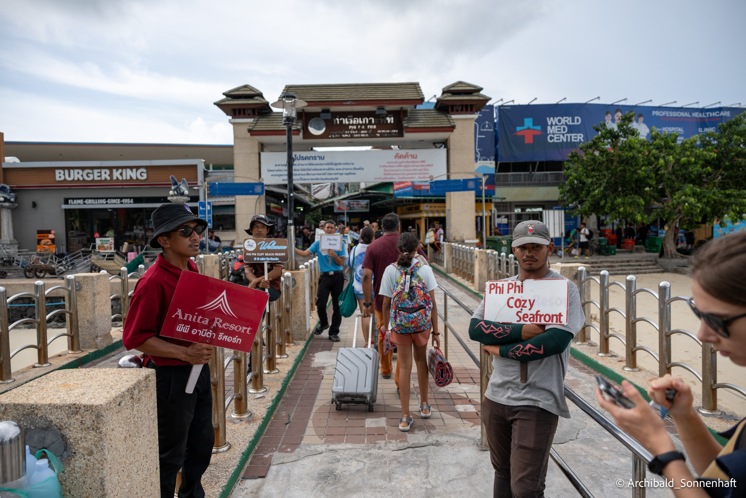 Thai Phuket to Phiphi. Photographer in Guangzhou, China. Archibald Sonnenhaft