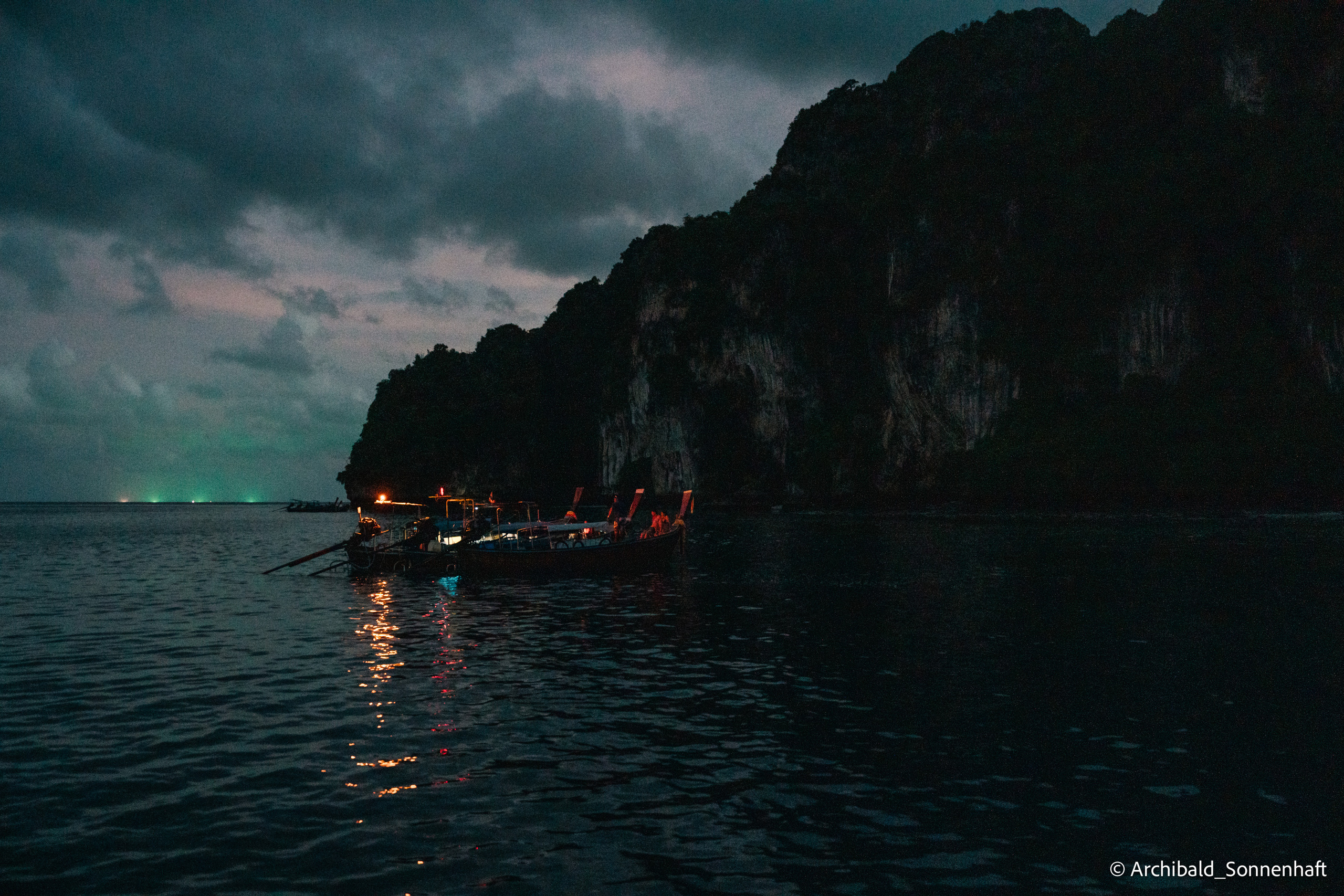 Thai, Phiphi. Photographer in Guangzhou, China. Archibald Sonnenhaft