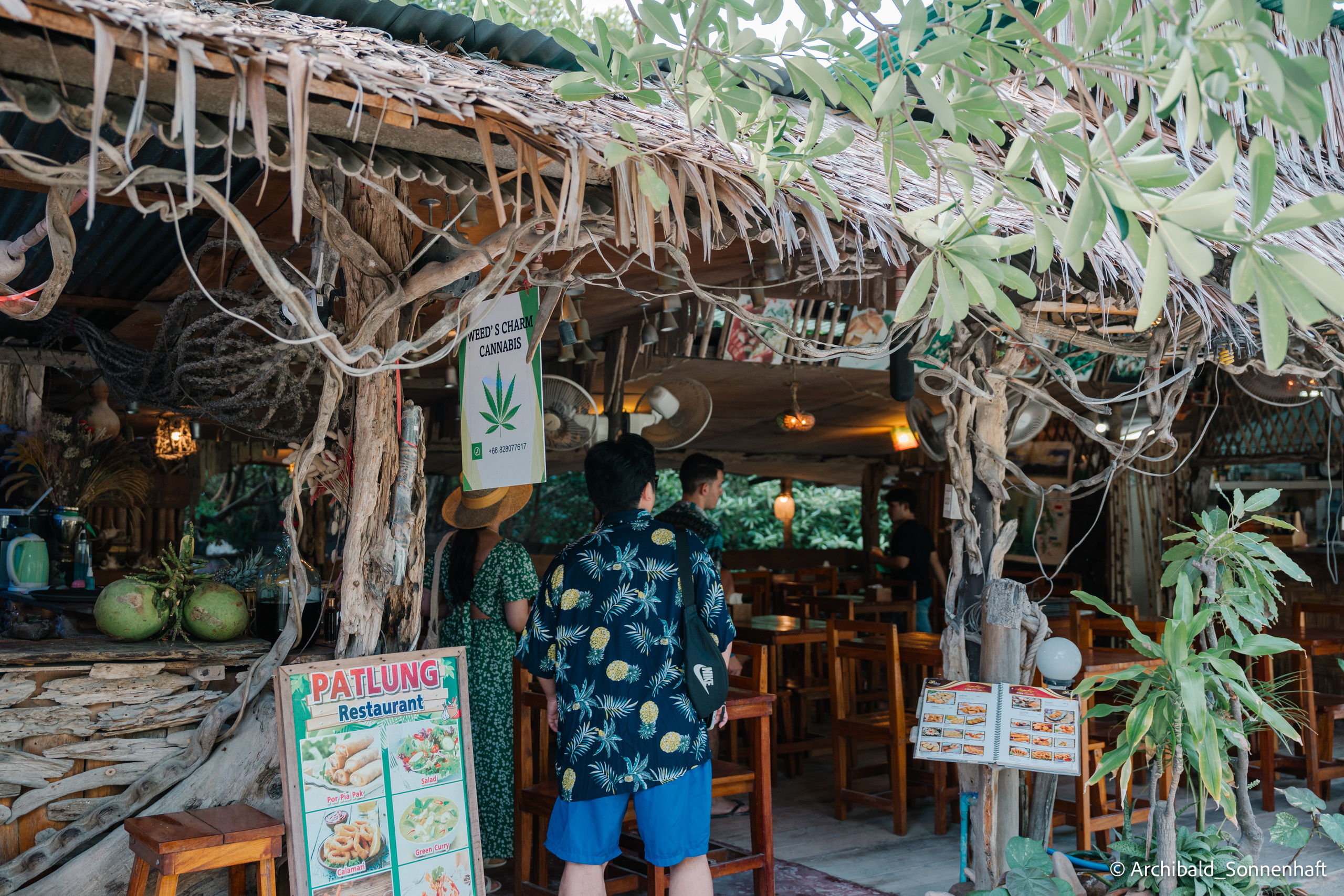 Thai, Phiphi. Photographer in Guangzhou, China. Archibald Sonnenhaft