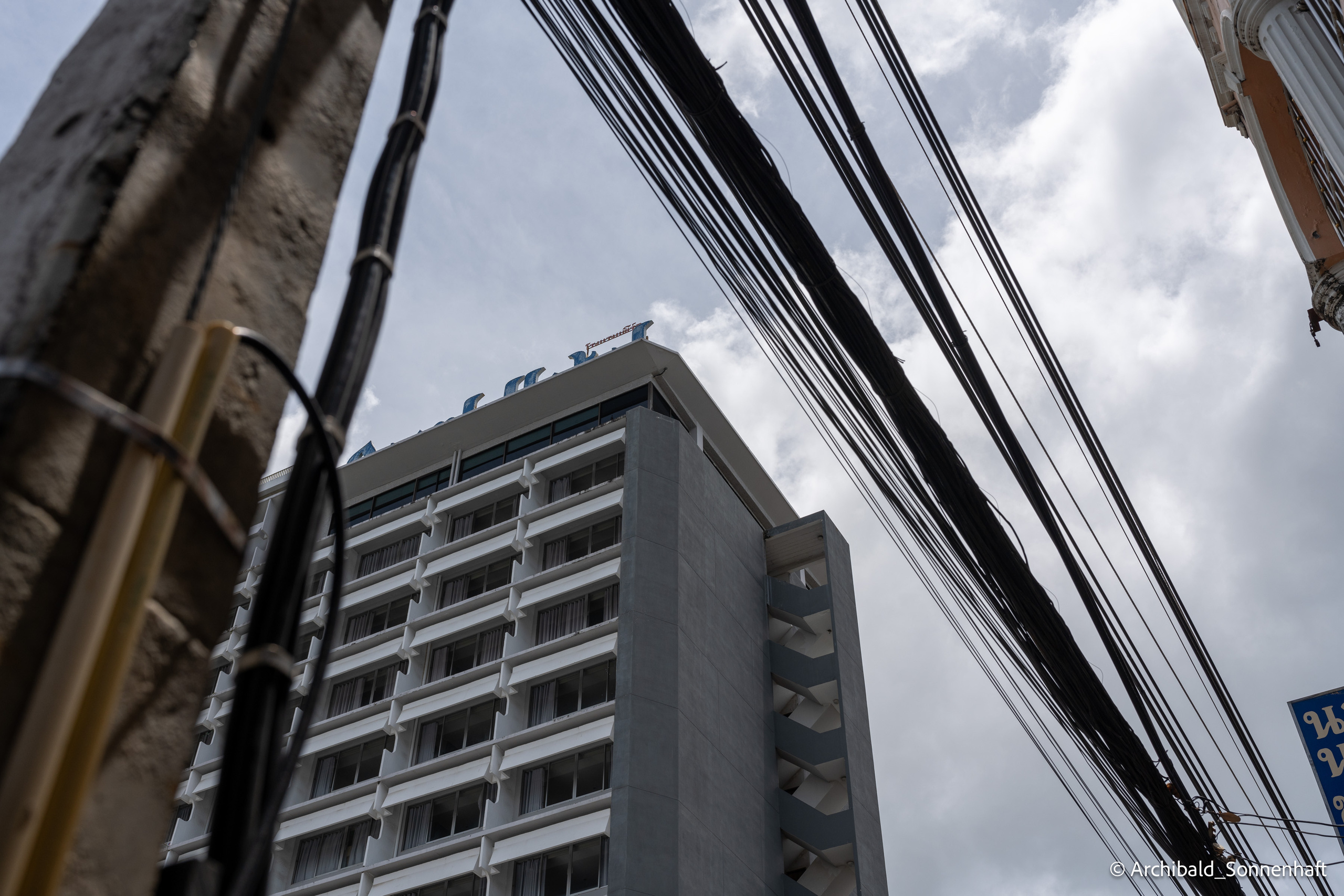 Thai Phuket to Phiphi. Photographer in Guangzhou, China. Archibald Sonnenhaft