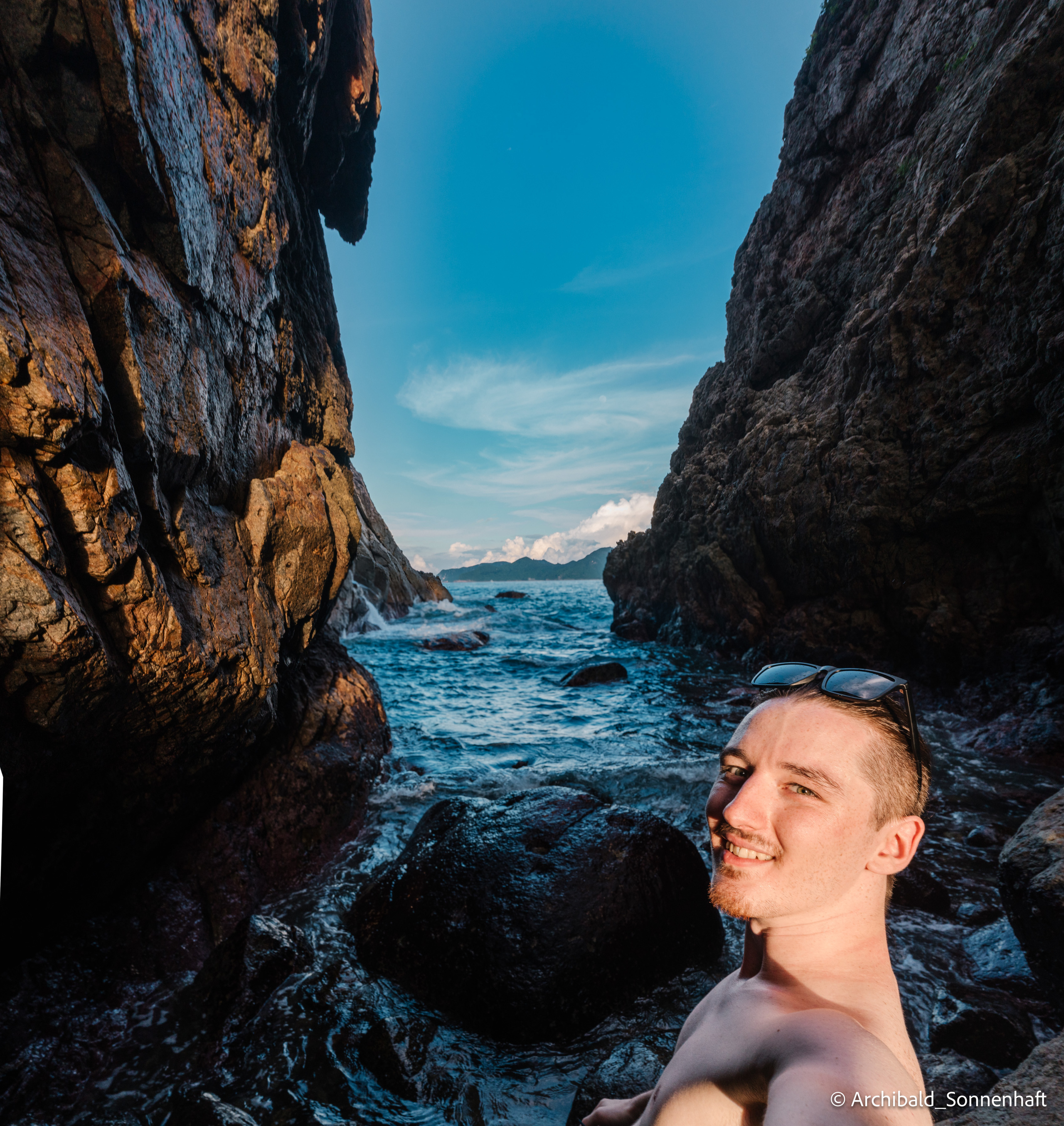 Dongchong. Photographer in Guangzhou, China. Archibald Sonnenhaft