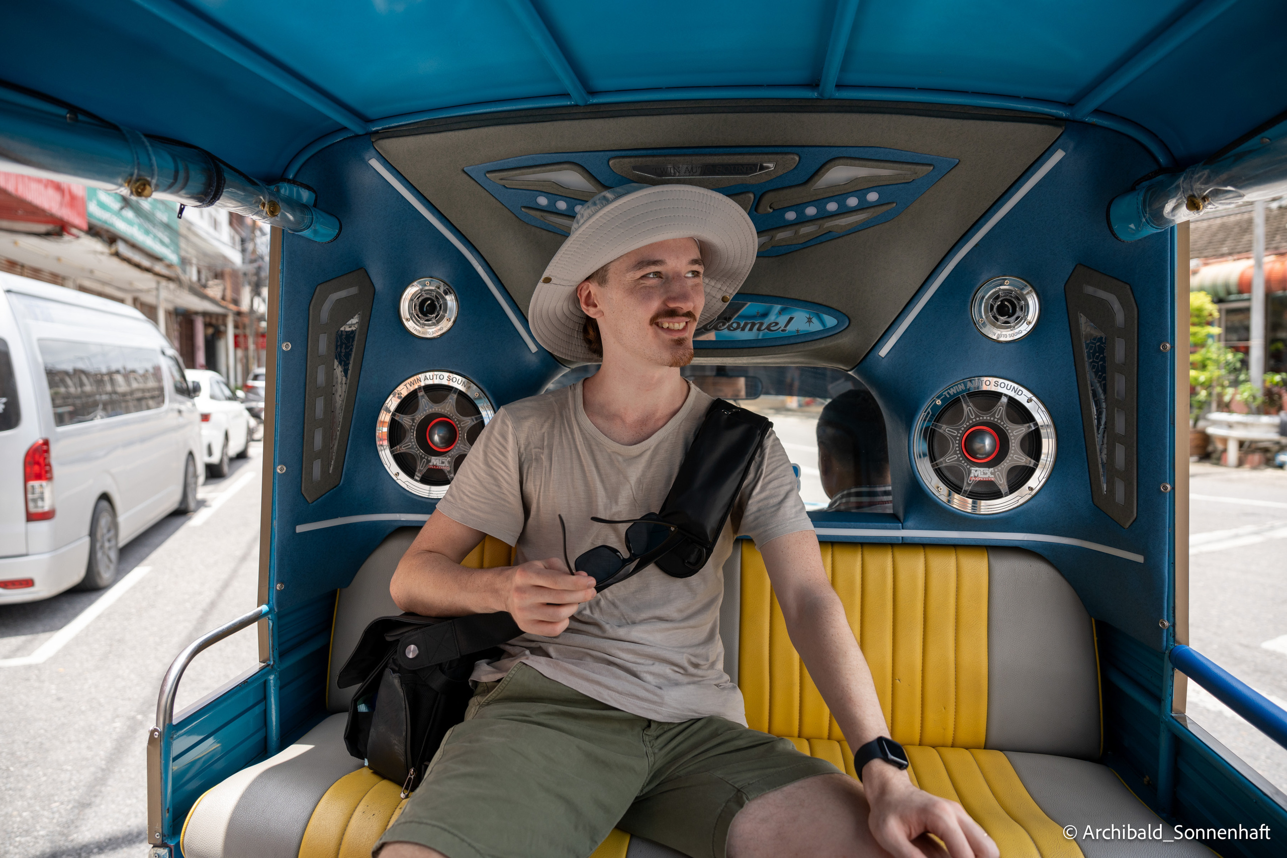 Thai Phuket to Phiphi. Photographer in Guangzhou, China. Archibald Sonnenhaft