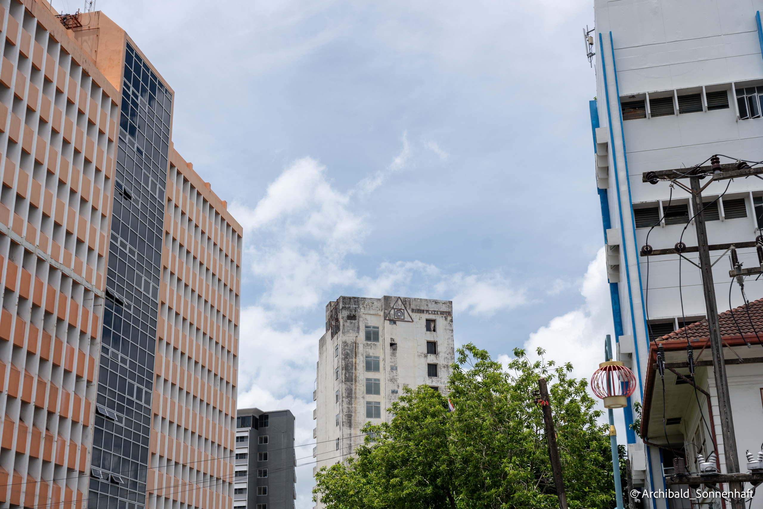 Thai Phuket to Phiphi. Photographer in Guangzhou, China. Archibald Sonnenhaft