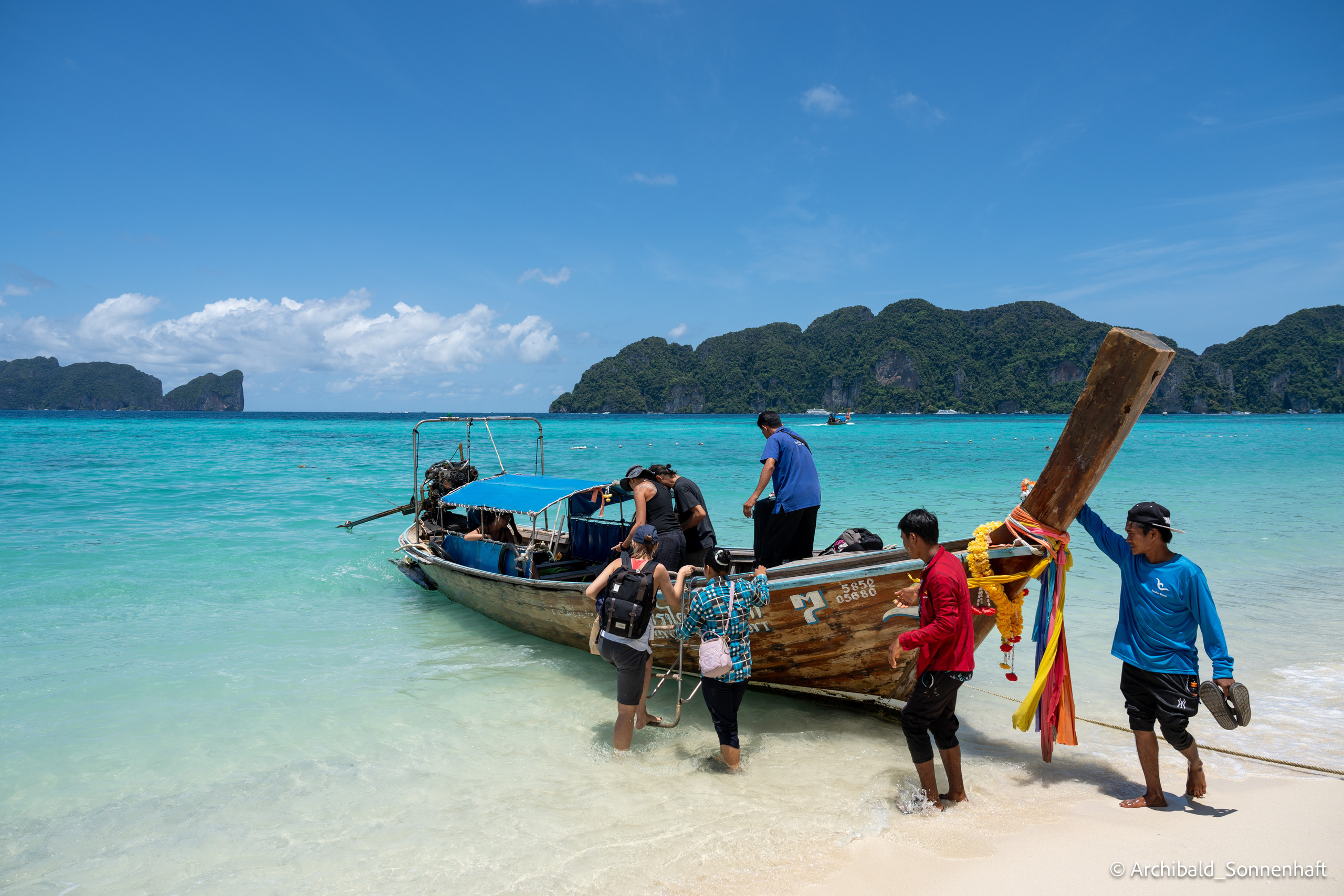 Thai, Phiphi. Photographer in Guangzhou, China. Archibald Sonnenhaft