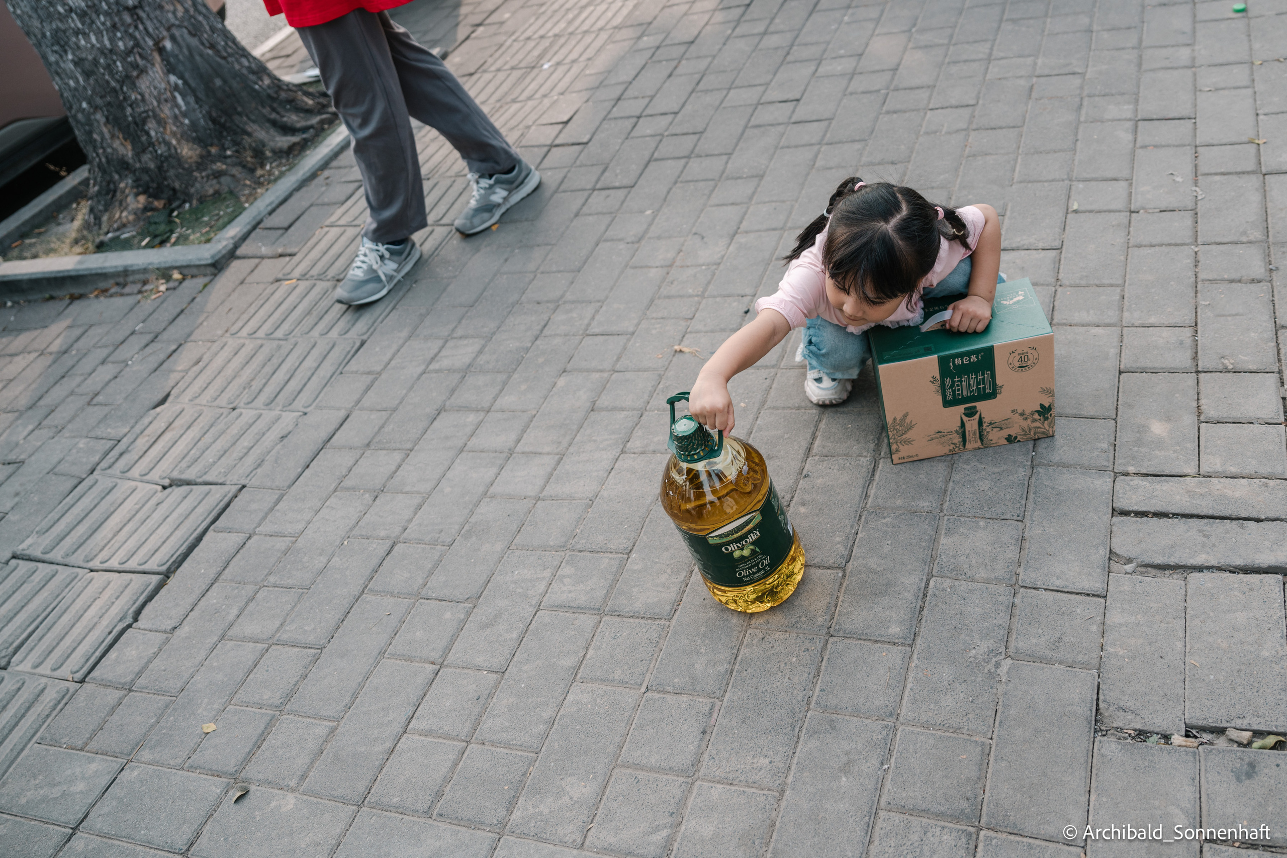 Yuebing day. Photographer in Guangzhou, China. Archibald Sonnenhaft