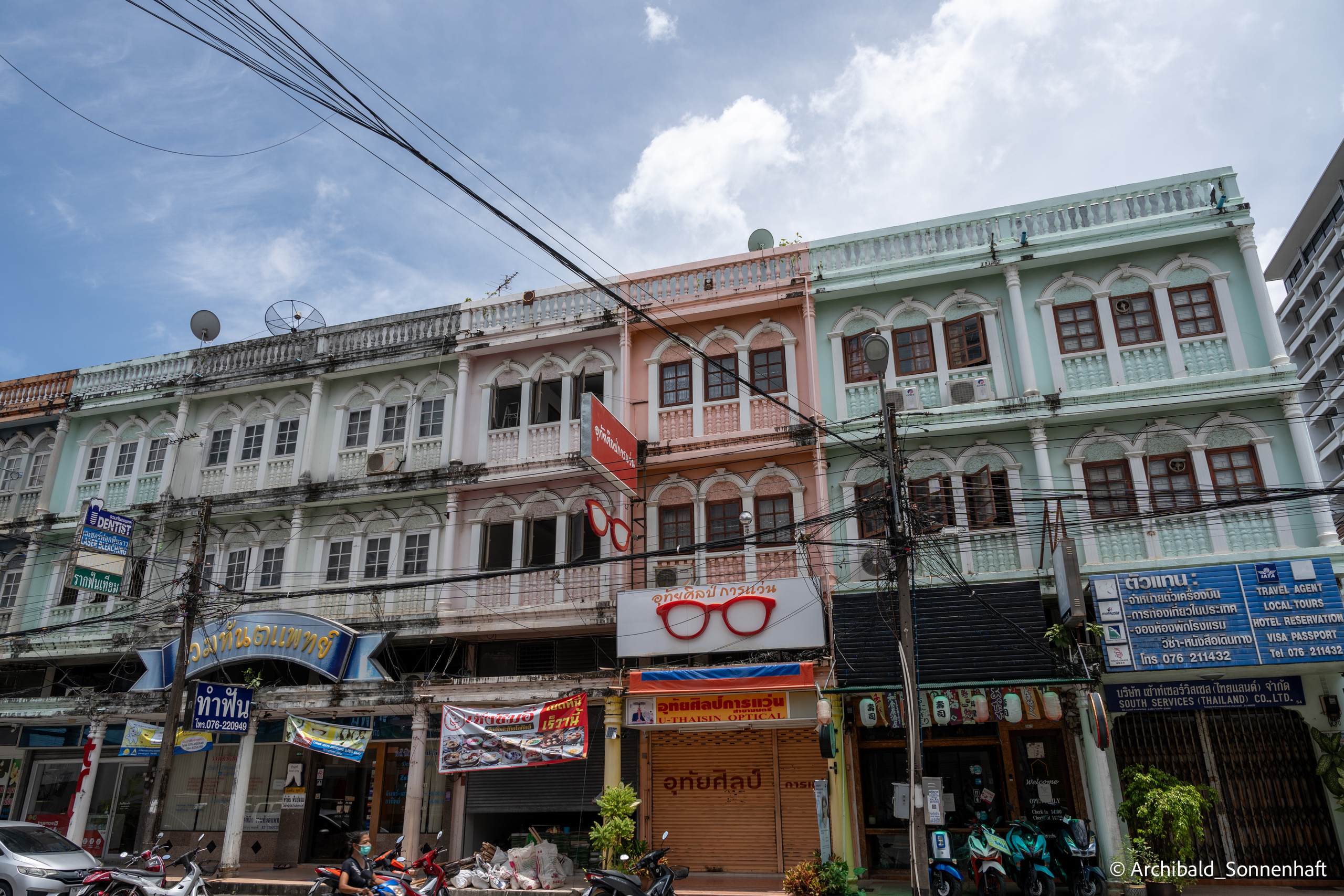 Thai Phuket to Phiphi. Photographer in Guangzhou, China. Archibald Sonnenhaft