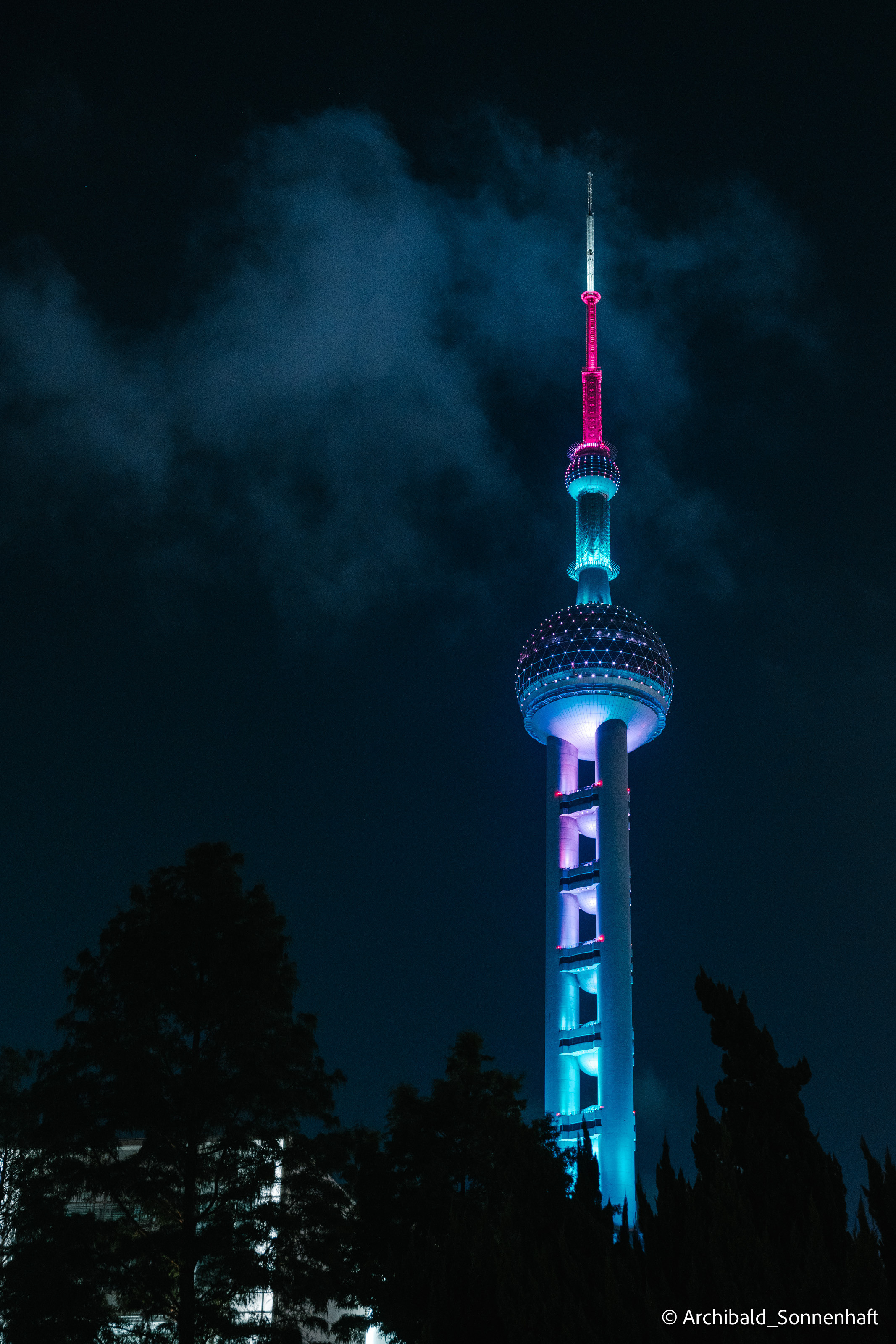 One day in Shanghai. Photographer in Guangzhou, China. Archibald Sonnenhaft