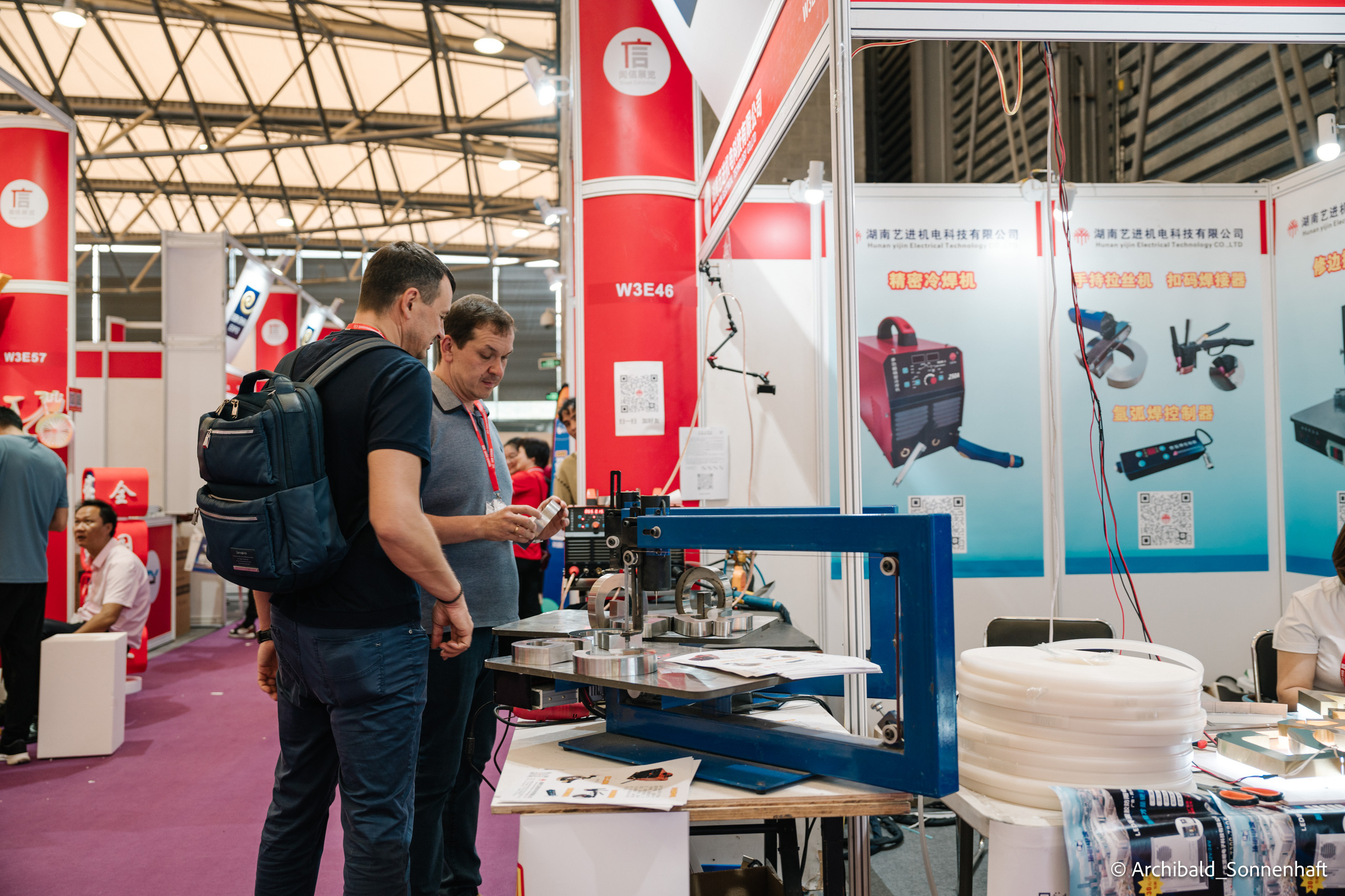 One day in Shanghai. Photographer in Guangzhou, China. Archibald Sonnenhaft