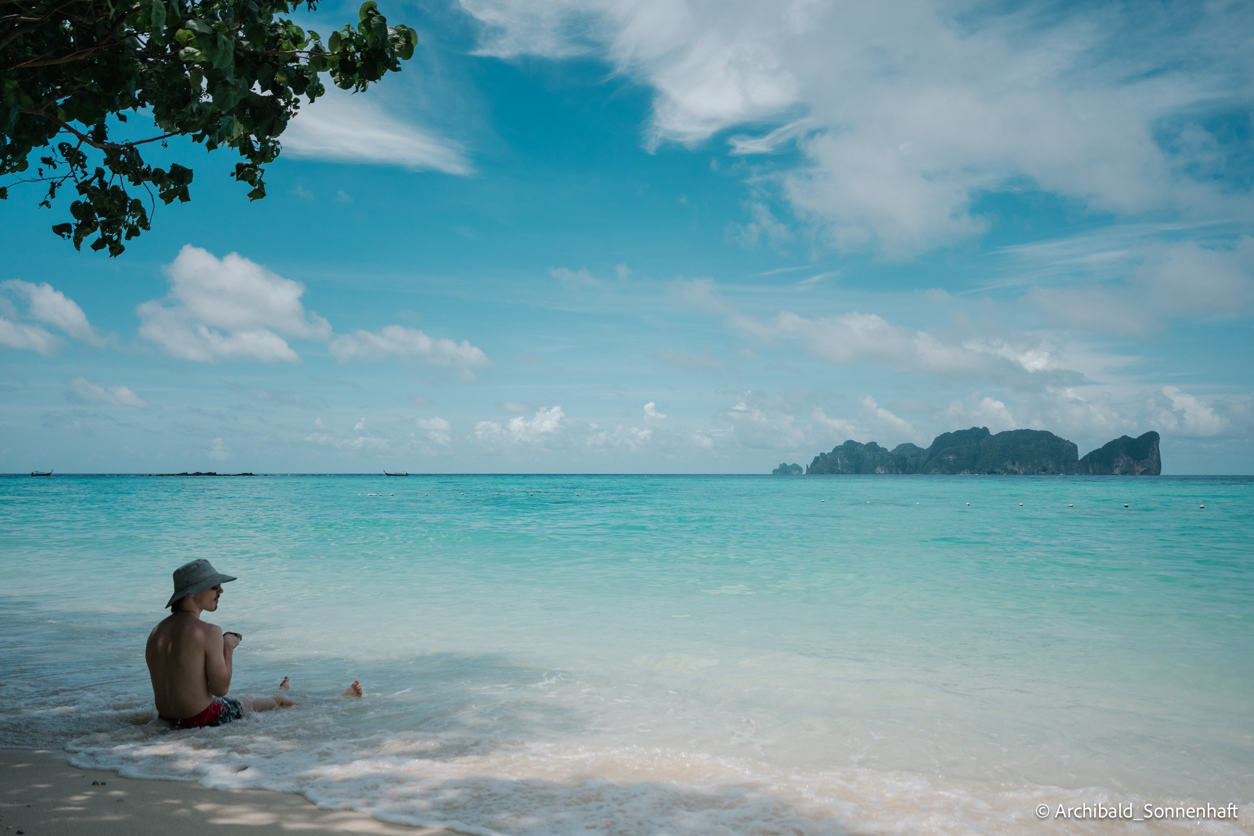 Thai, Phiphi. Photographer in Guangzhou, China. Archibald Sonnenhaft