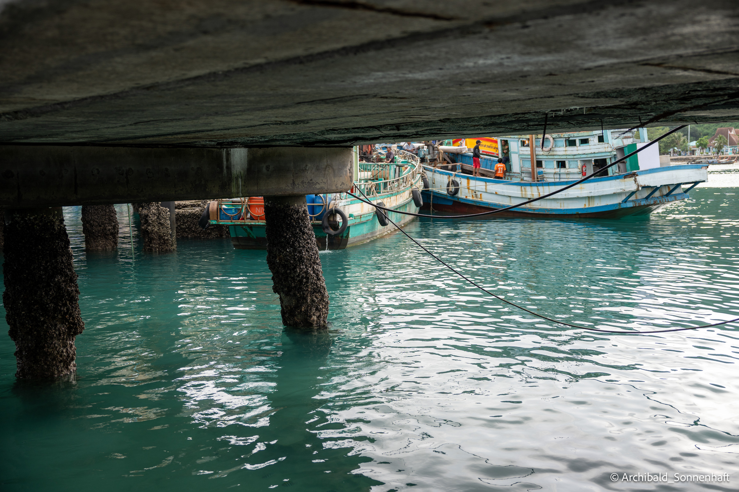 Thai Phuket to Phiphi. Photographer in Guangzhou, China. Archibald Sonnenhaft