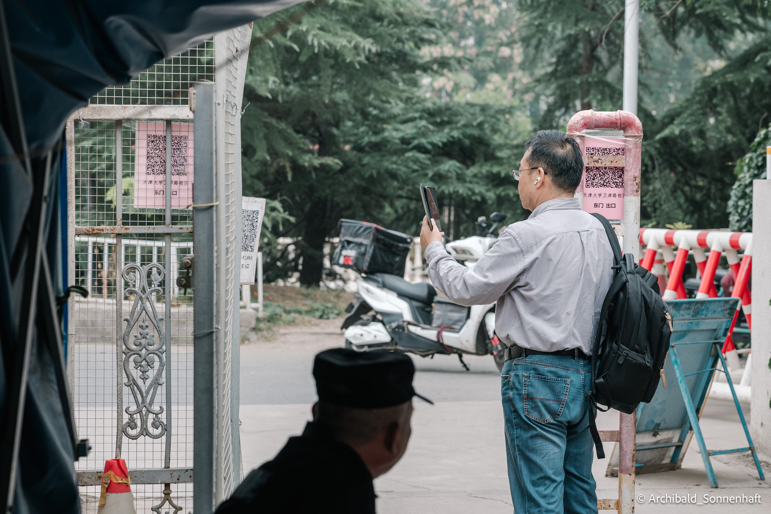 Yuebing day. Photographer in Guangzhou, China. Archibald Sonnenhaft