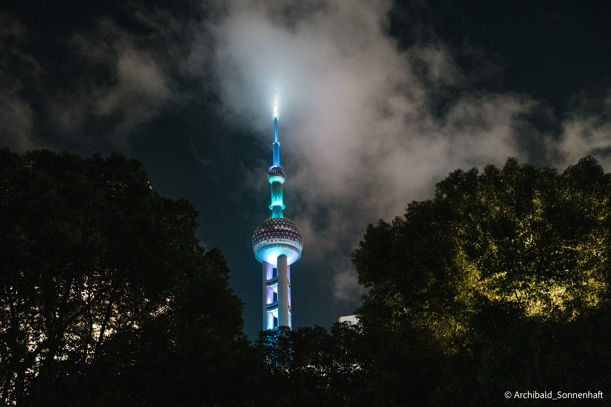 One day in Shanghai. Photographer in Guangzhou, China. Archibald Sonnenhaft