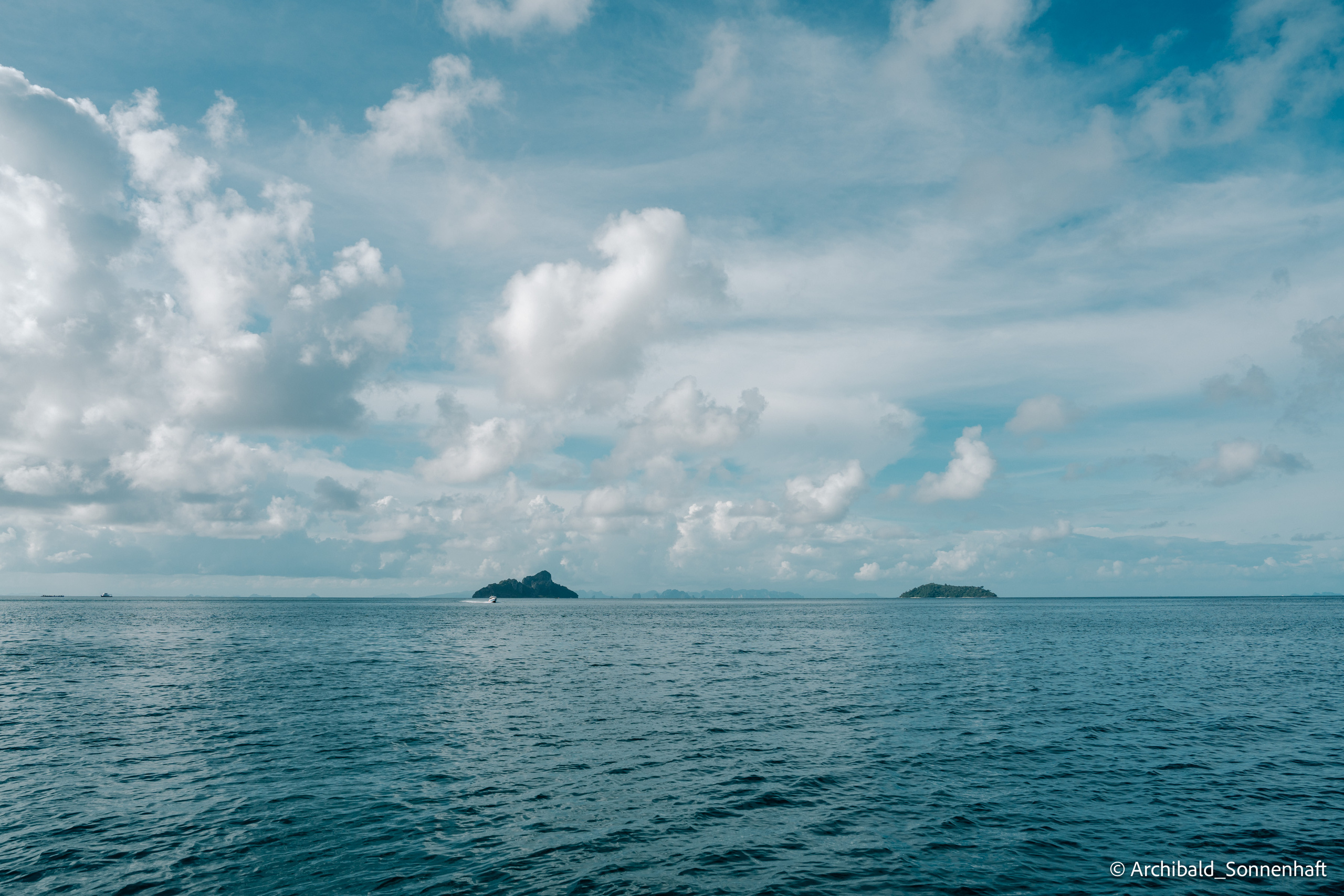 Thai, Phiphi. Photographer in Guangzhou, China. Archibald Sonnenhaft