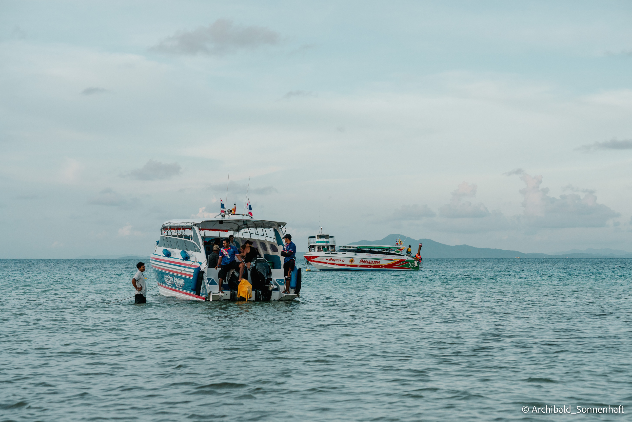 Thai, Phiphi. Photographer in Guangzhou, China. Archibald Sonnenhaft