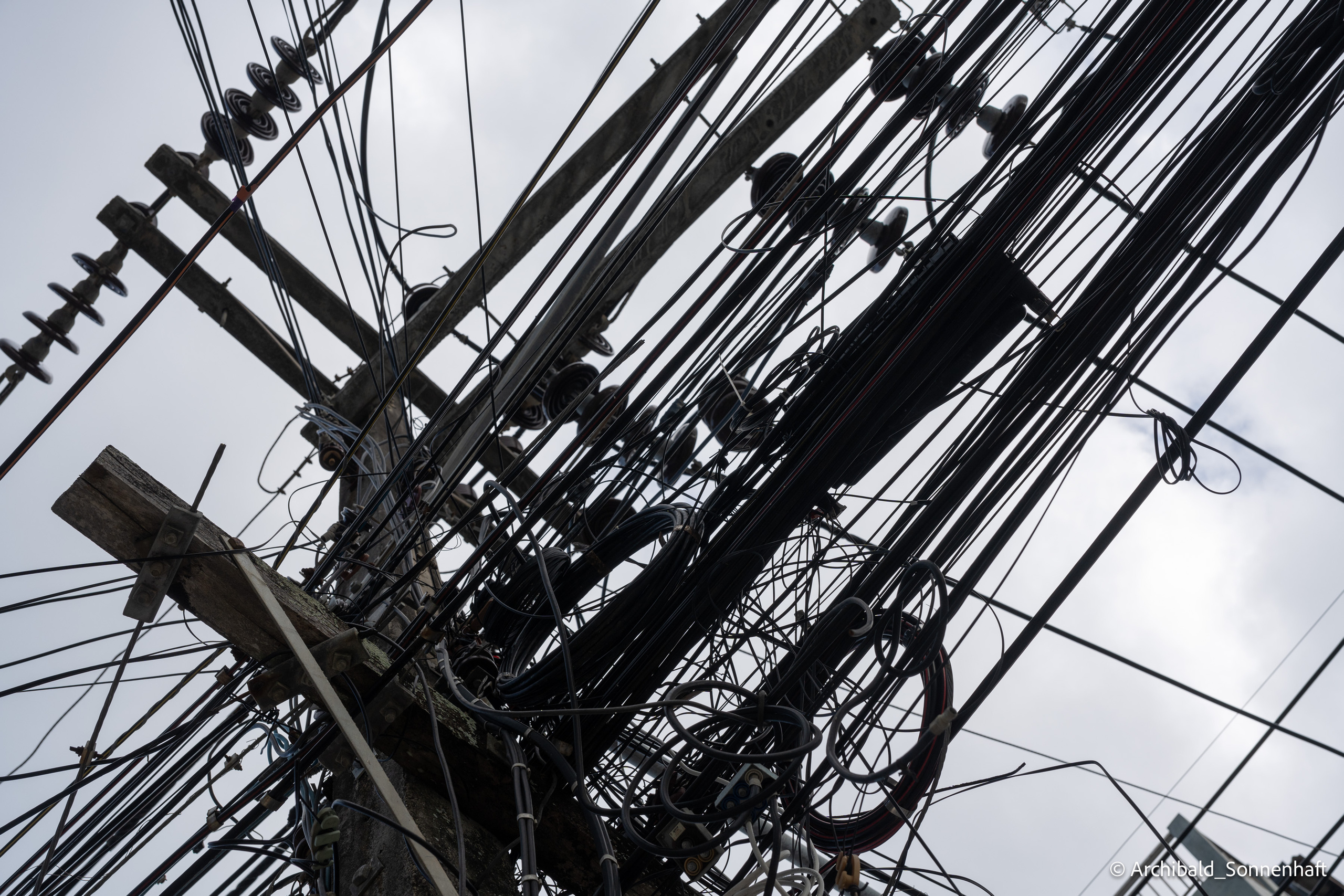 Thai Phuket to Phiphi. Photographer in Guangzhou, China. Archibald Sonnenhaft