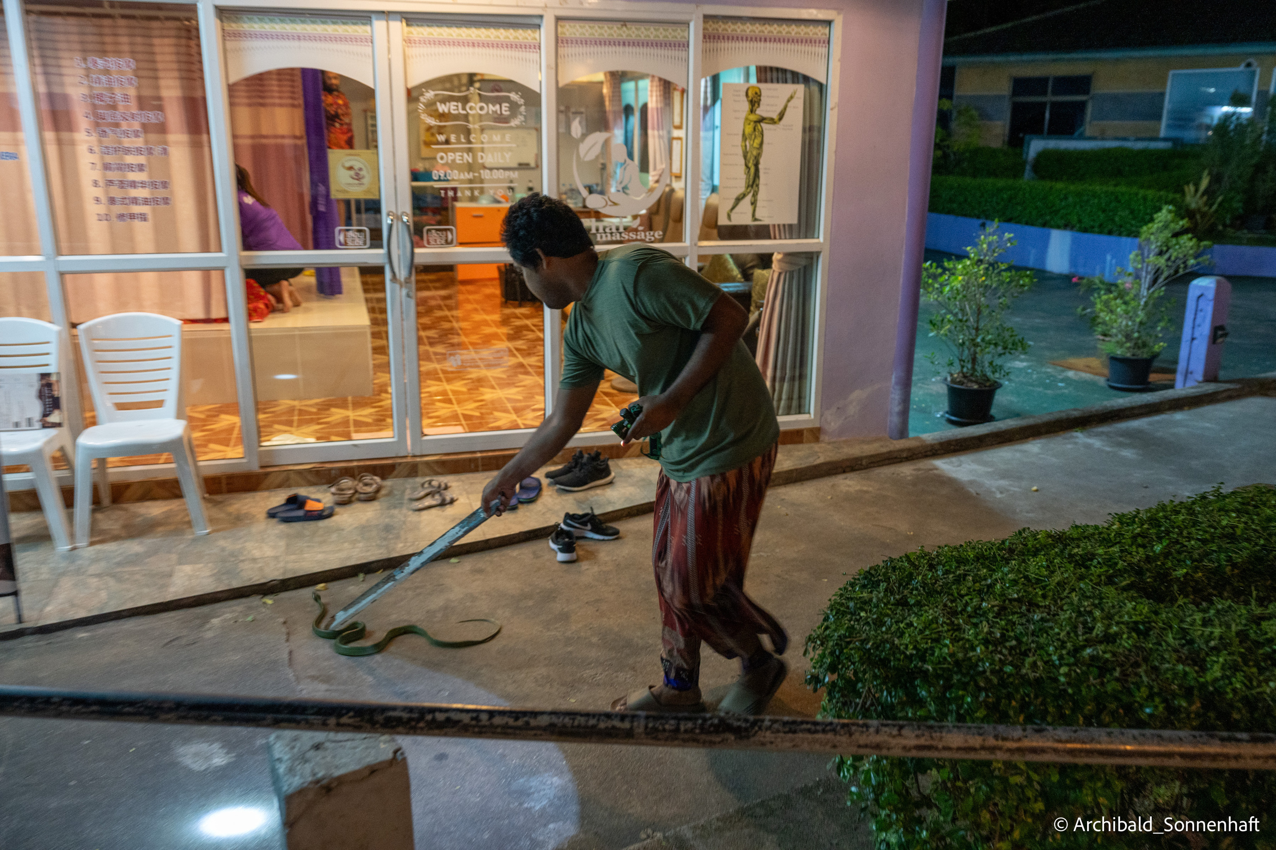 Thai, Phiphi. Photographer in Guangzhou, China. Archibald Sonnenhaft