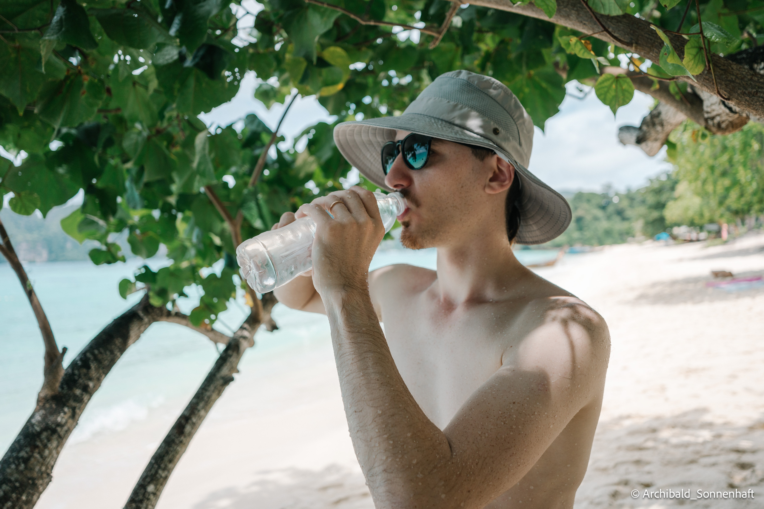 Thai, Phiphi. Photographer in Guangzhou, China. Archibald Sonnenhaft