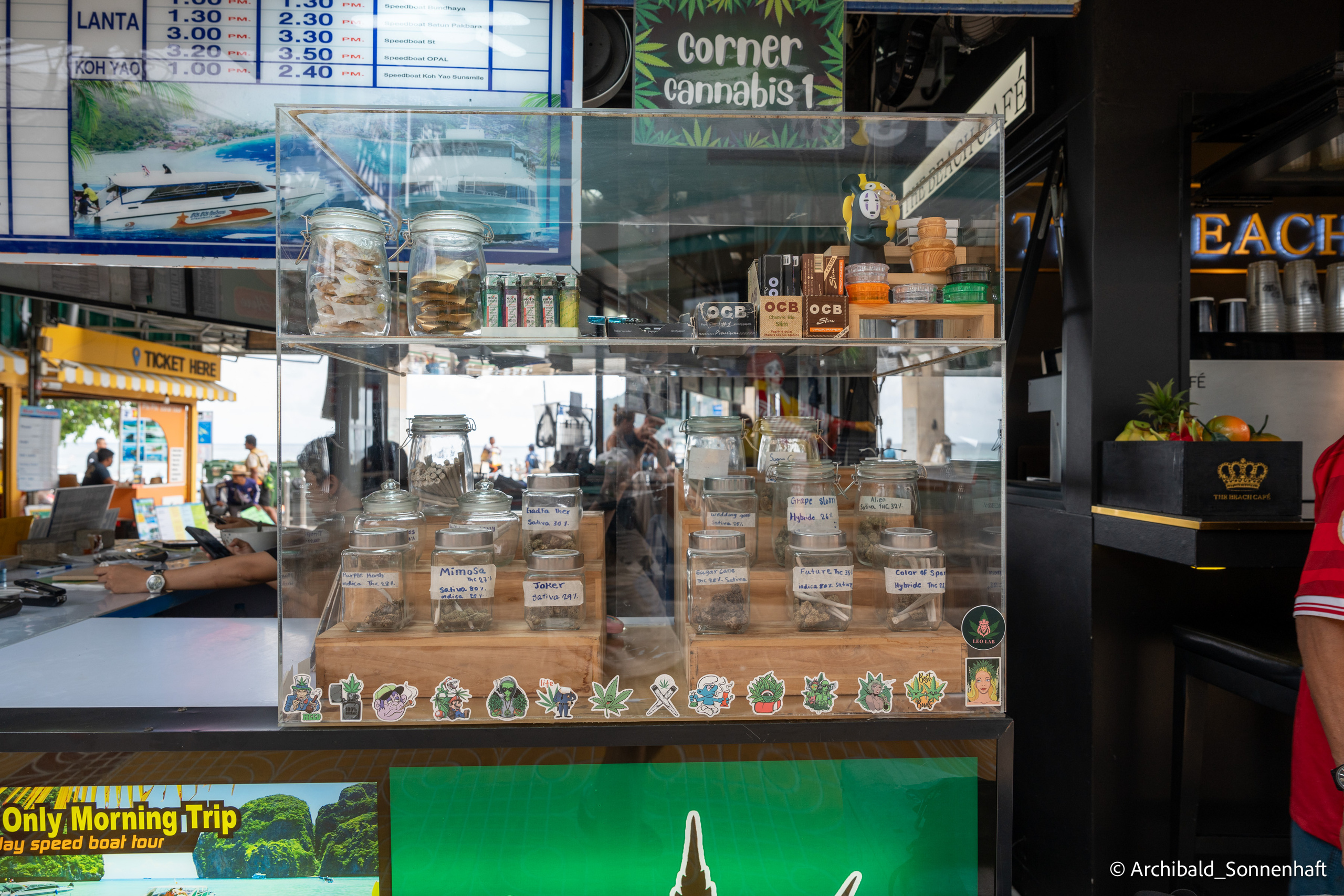 Thai Phuket to Phiphi. Photographer in Guangzhou, China. Archibald Sonnenhaft