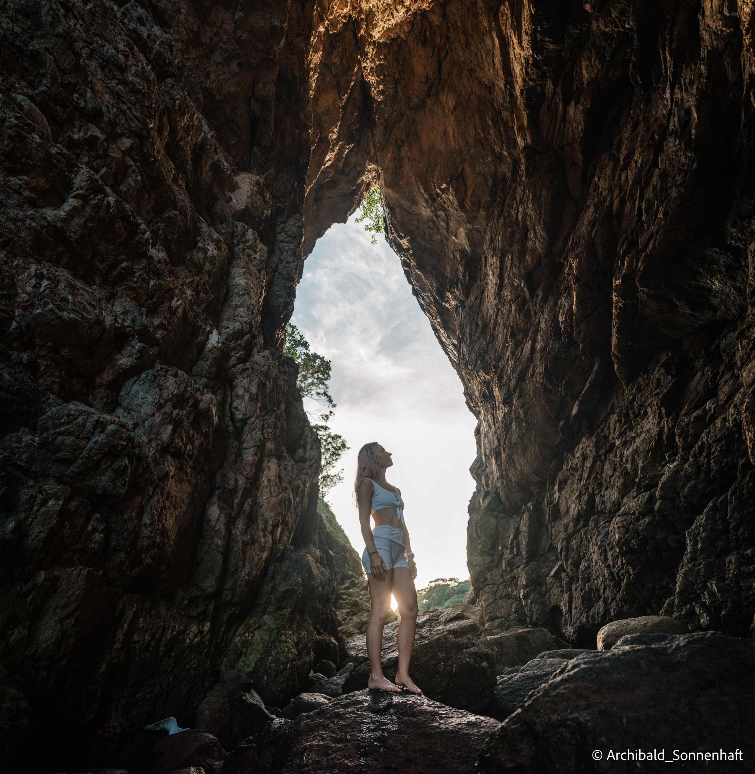 Dongchong. Photographer in Guangzhou, China. Archibald Sonnenhaft