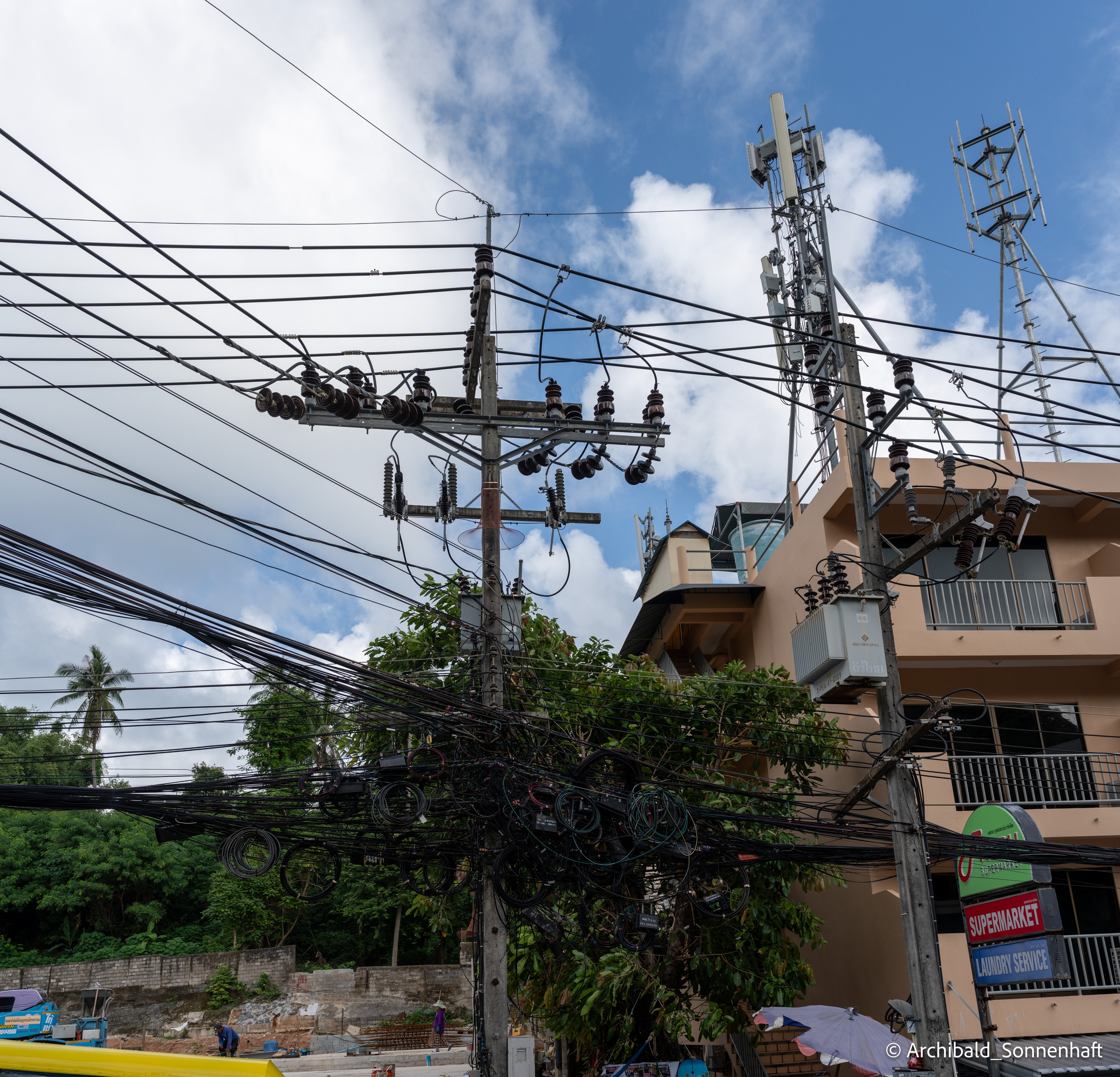 Thai Phuket to Phiphi. Photographer in Guangzhou, China. Archibald Sonnenhaft