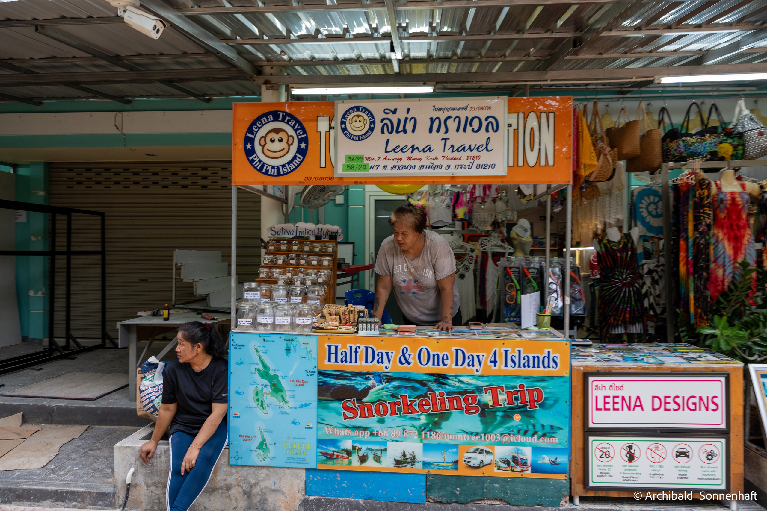 Thai Phuket to Phiphi. Photographer in Guangzhou, China. Archibald Sonnenhaft