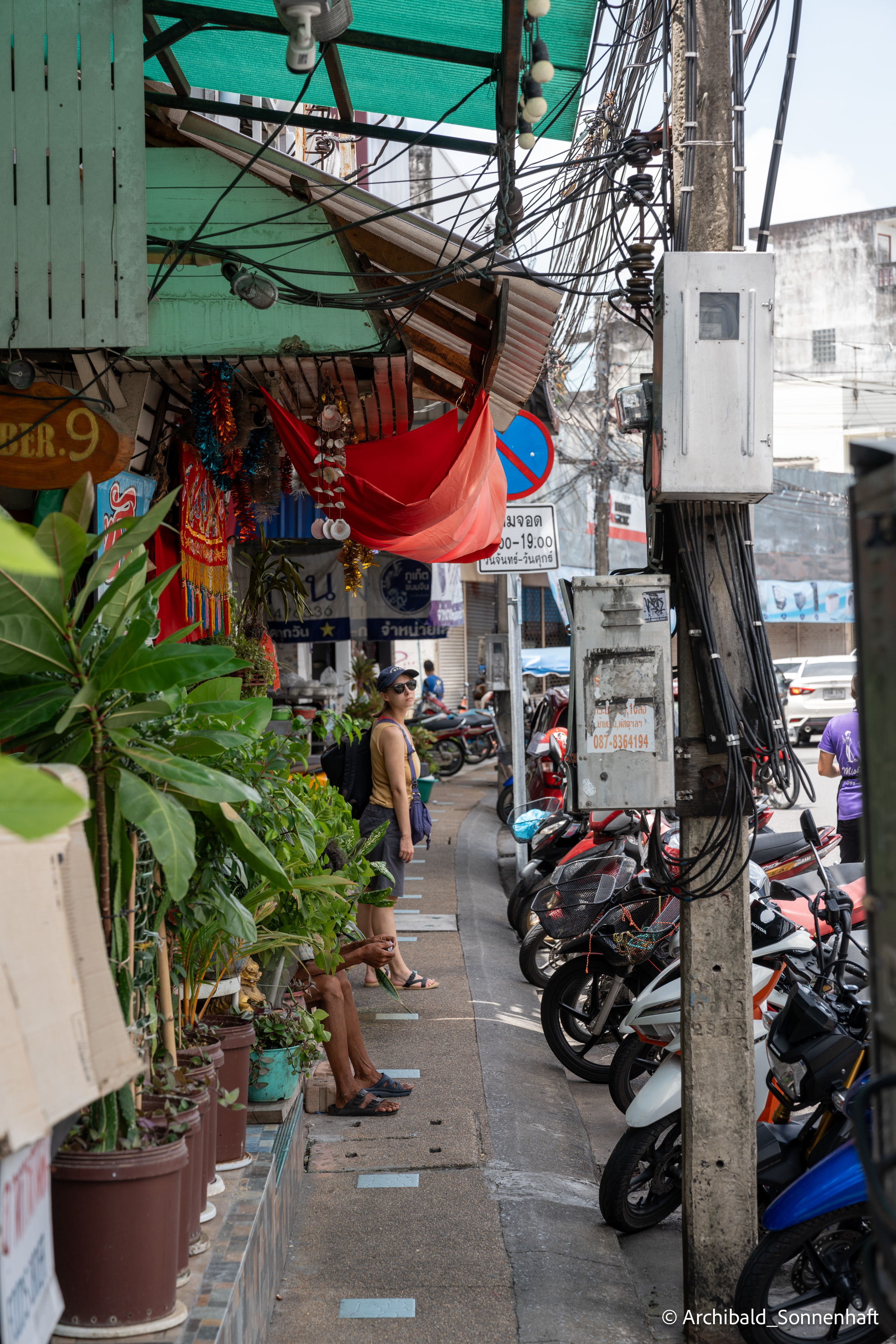 Thai Phuket to Phiphi. Photographer in Guangzhou, China. Archibald Sonnenhaft