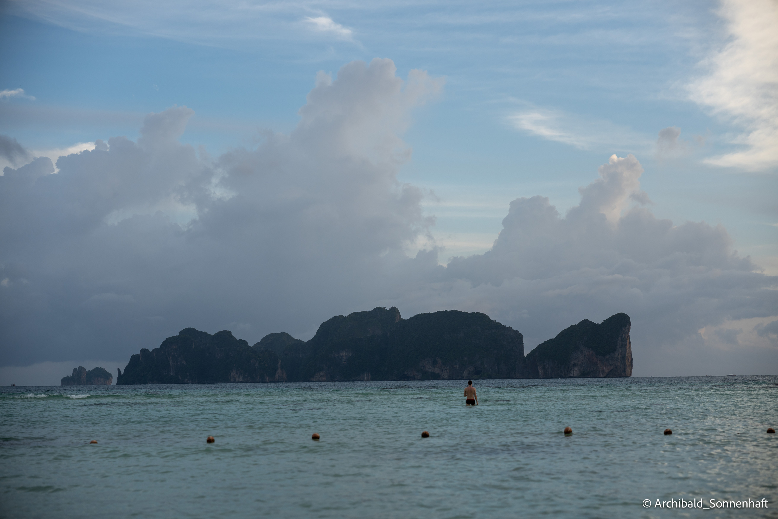 Thai Phuket to Phiphi. Photographer in Guangzhou, China. Archibald Sonnenhaft