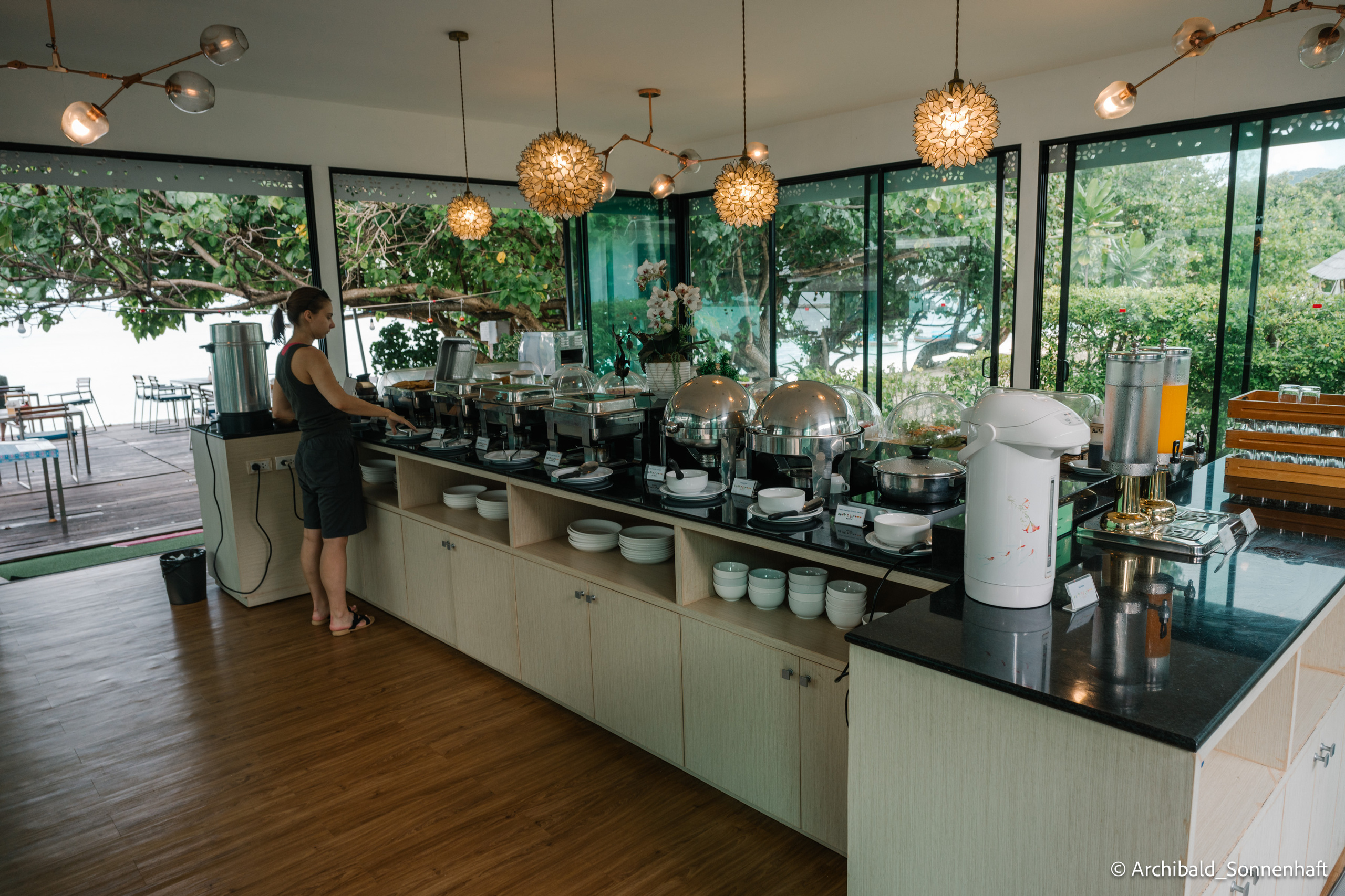 Thai, Phiphi. Photographer in Guangzhou, China. Archibald Sonnenhaft