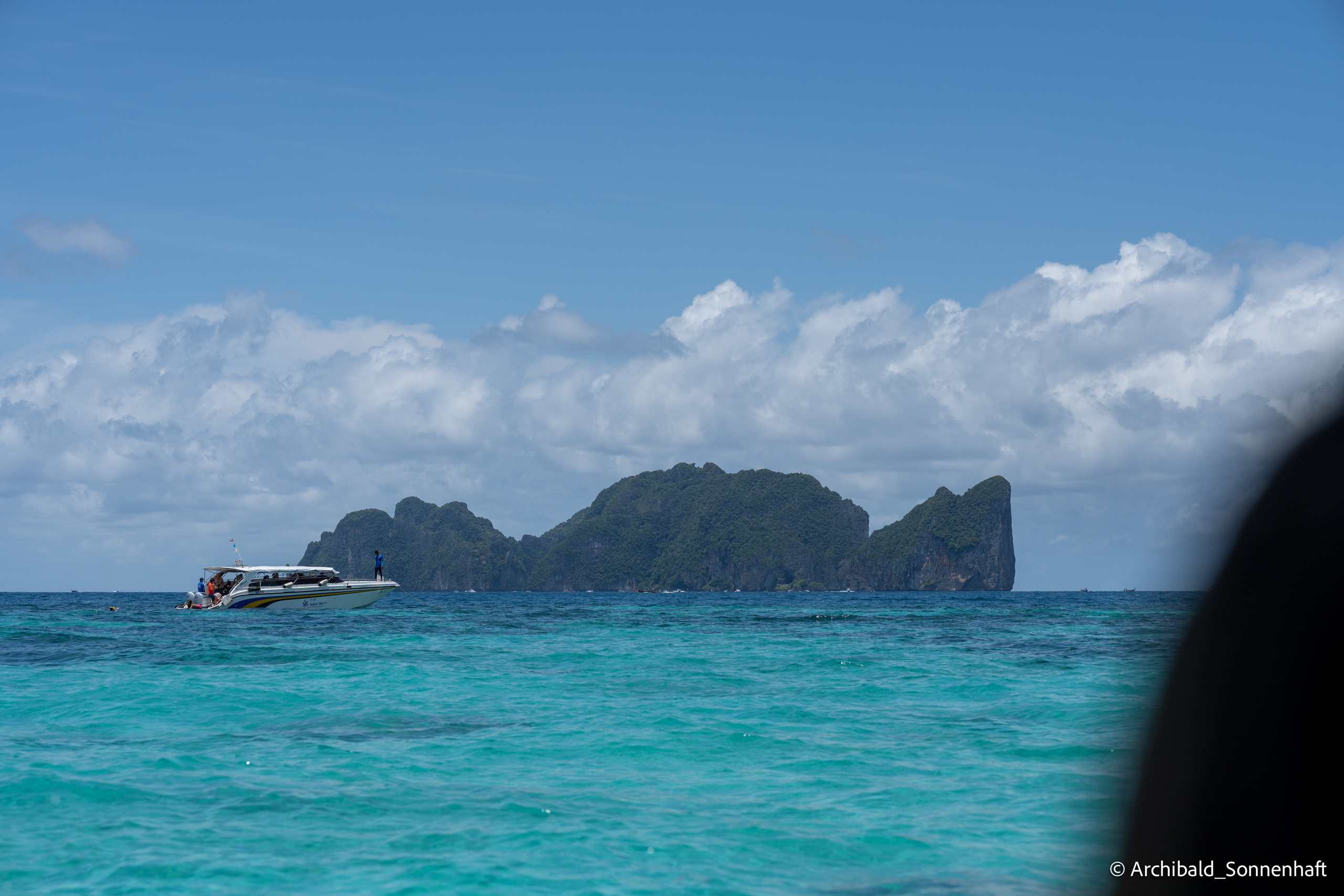 Thai, Phiphi. Photographer in Guangzhou, China. Archibald Sonnenhaft