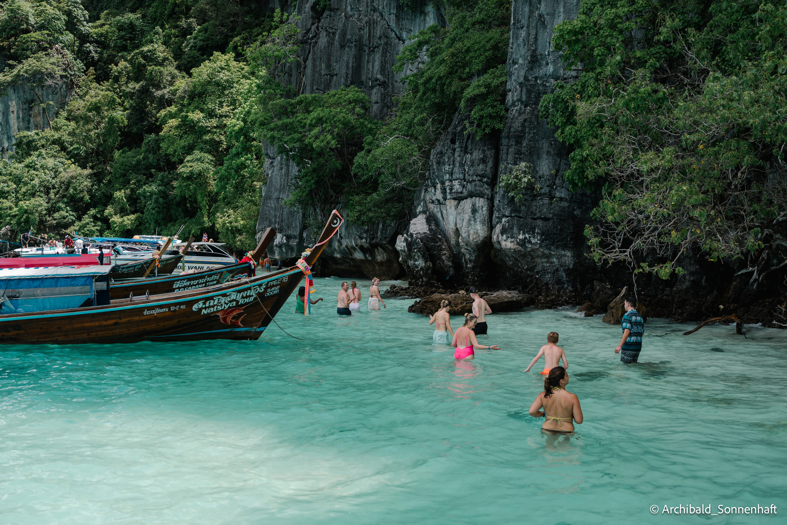 Thai, Phiphi. Photographer in Guangzhou, China. Archibald Sonnenhaft