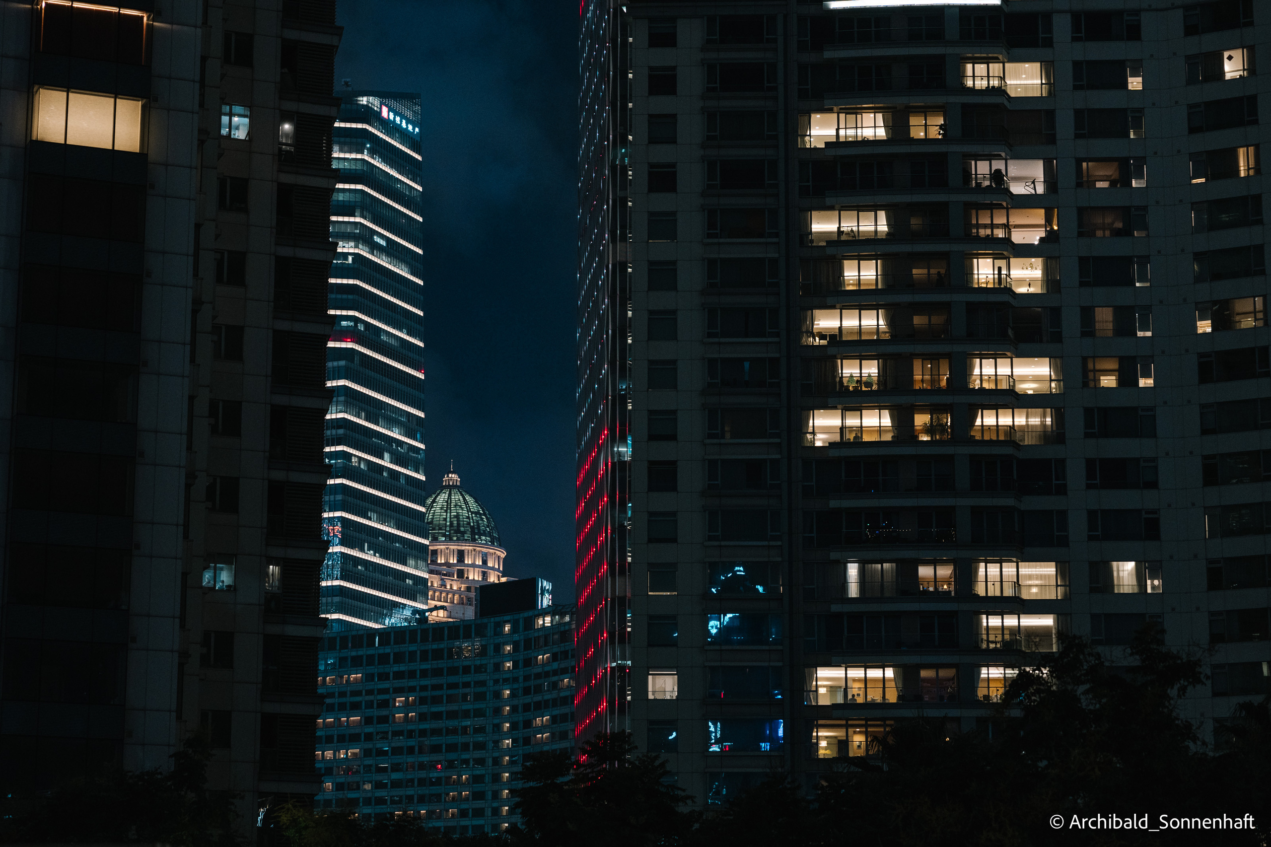 One day in Shanghai. Photographer in Guangzhou, China. Archibald Sonnenhaft