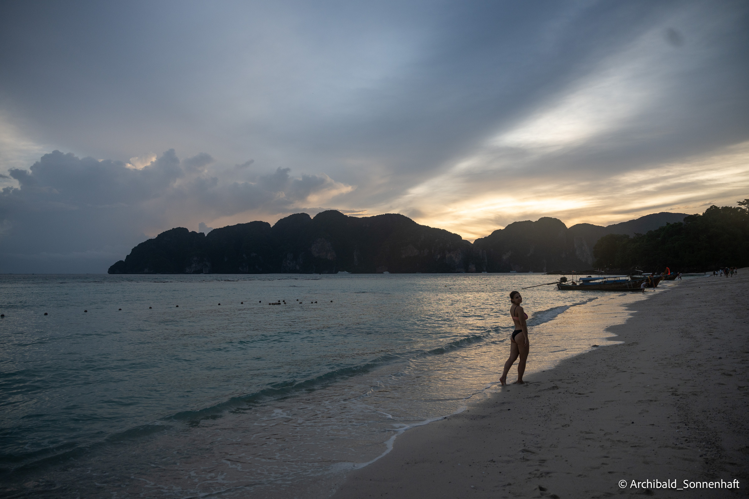 Thai Phuket to Phiphi. Photographer in Guangzhou, China. Archibald Sonnenhaft