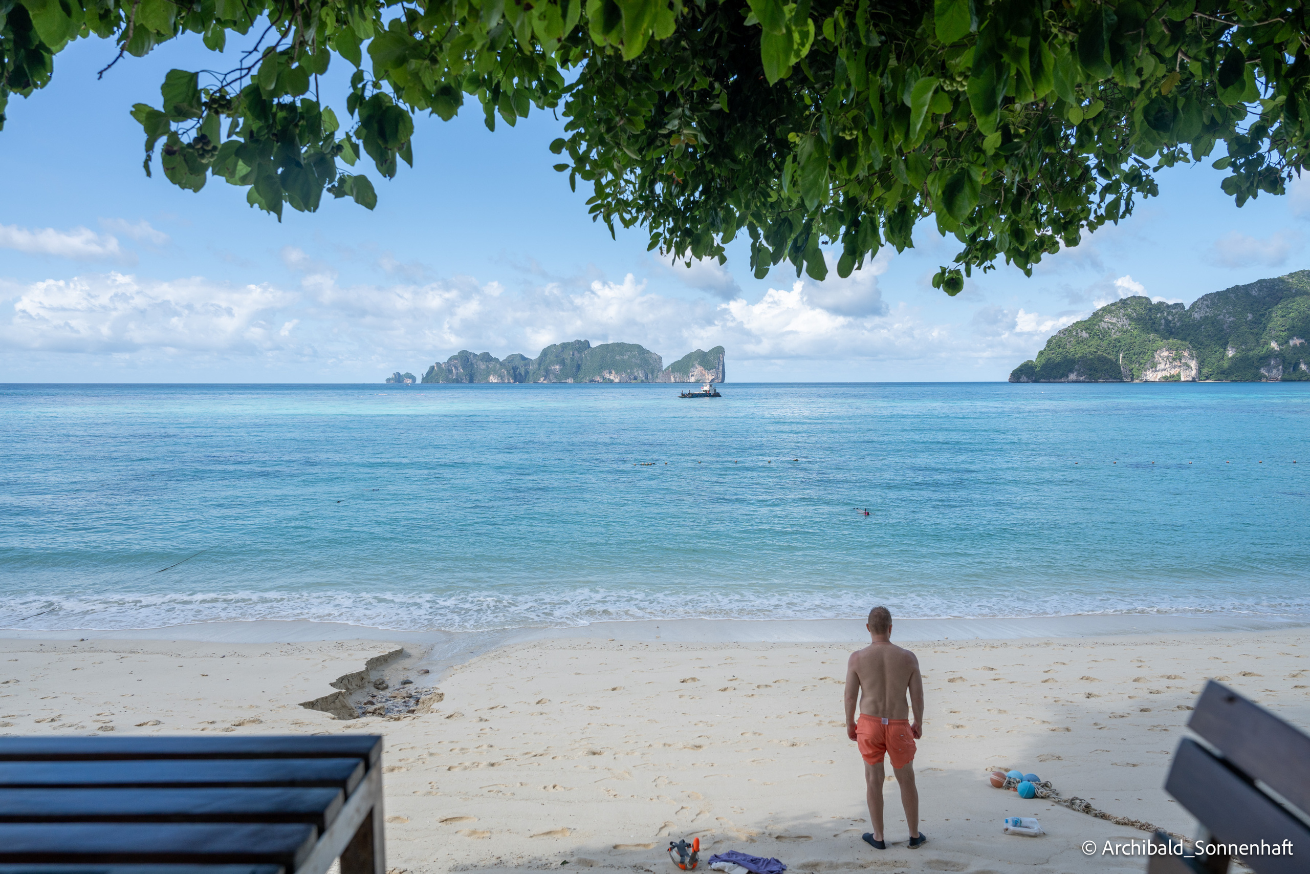 Thai, Phiphi. Photographer in Guangzhou, China. Archibald Sonnenhaft