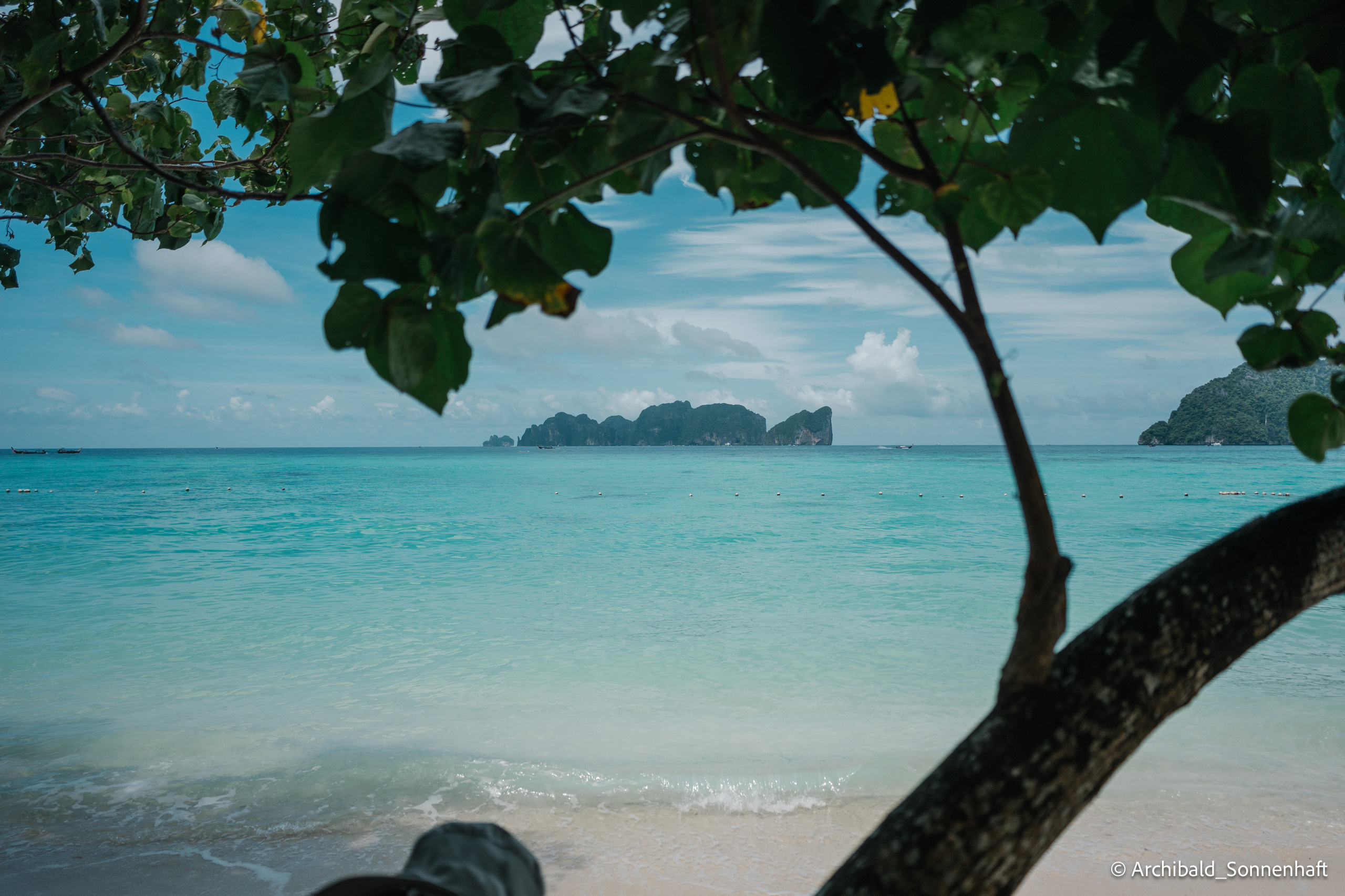 Thai, Phiphi. Photographer in Guangzhou, China. Archibald Sonnenhaft