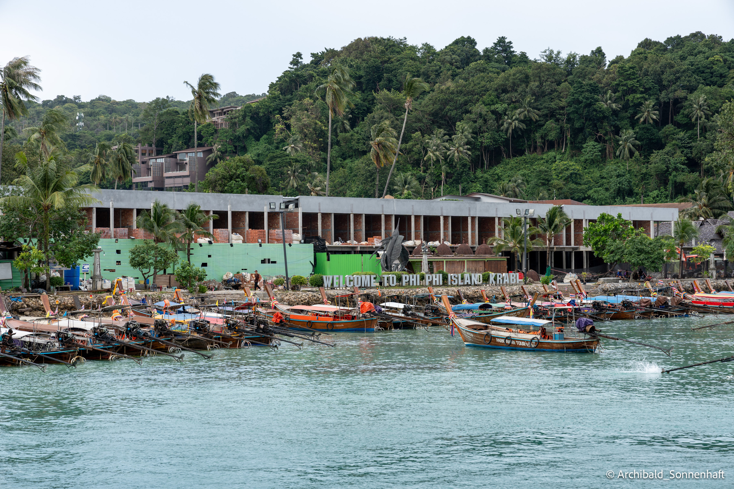 Thai Phuket to Phiphi. Photographer in Guangzhou, China. Archibald Sonnenhaft