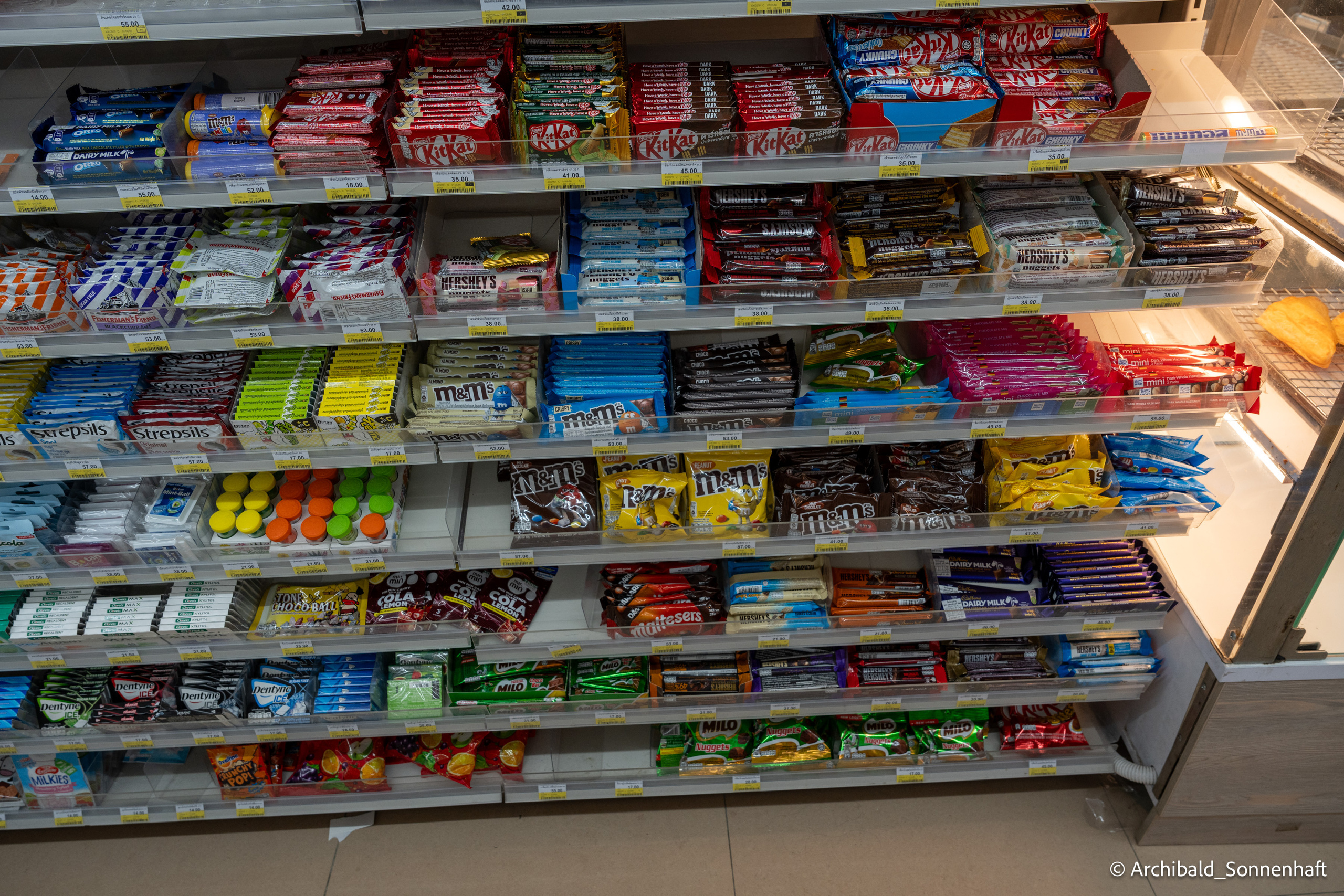 Thai, Phiphi. Photographer in Guangzhou, China. Archibald Sonnenhaft