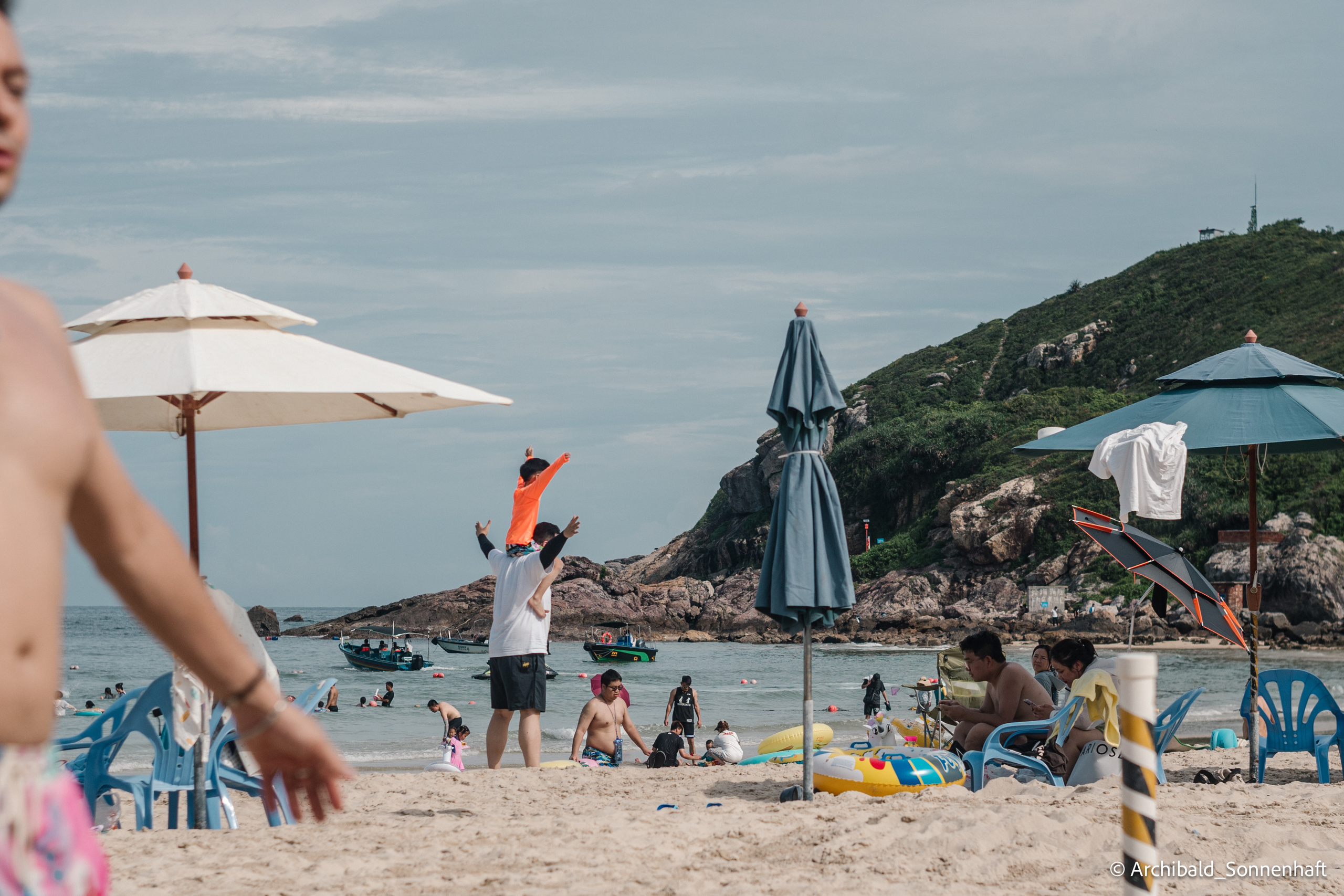 Dongchong. Photographer in Guangzhou, China. Archibald Sonnenhaft