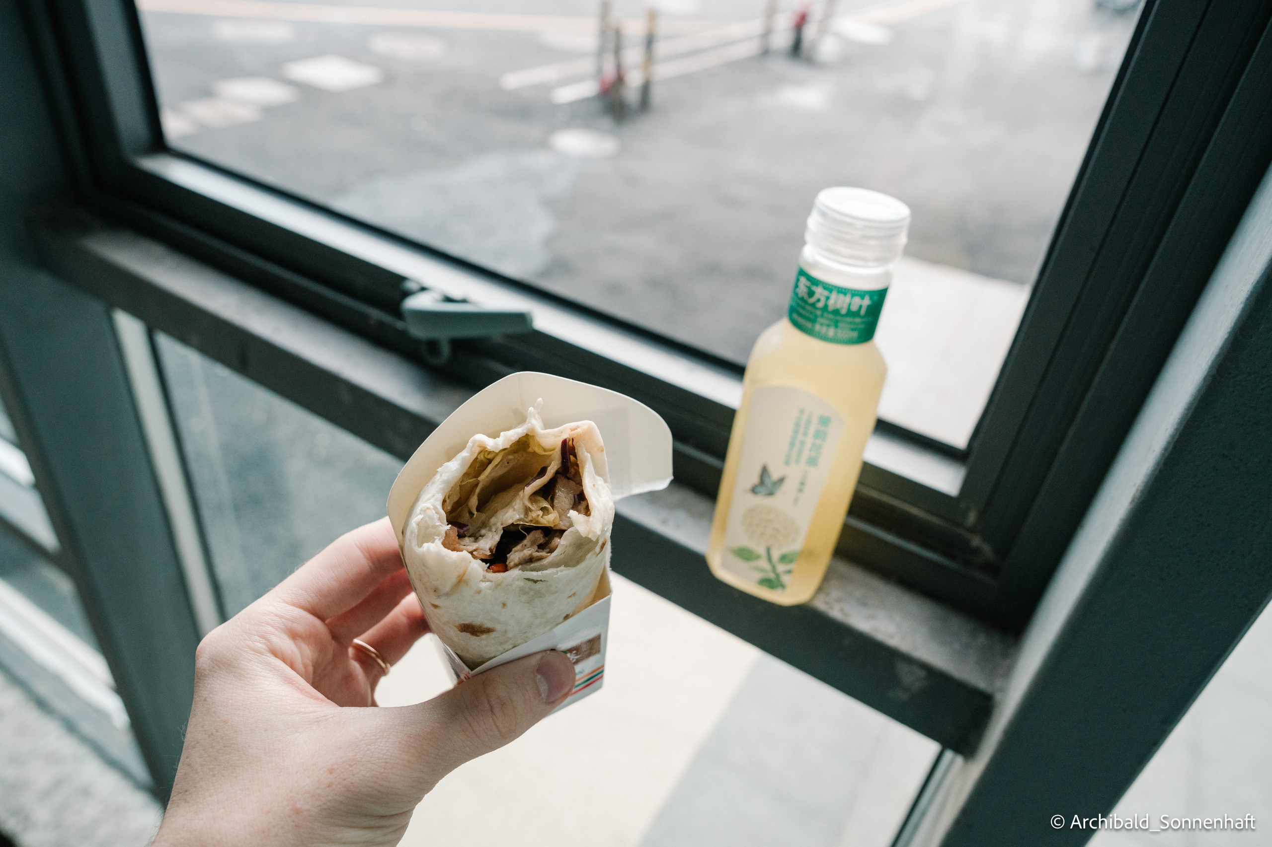 One day in Shanghai. Photographer in Guangzhou, China. Archibald Sonnenhaft