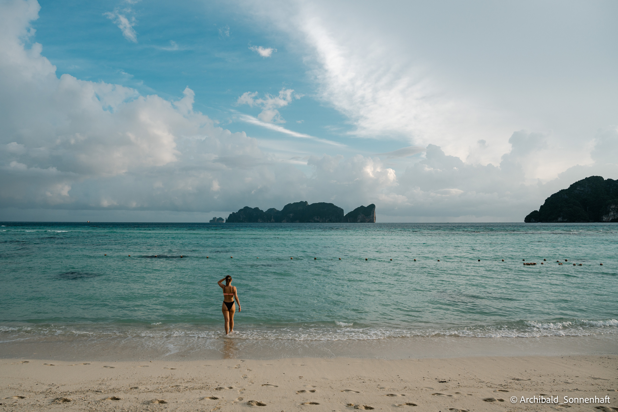 Thai Phuket to Phiphi. Photographer in Guangzhou, China. Archibald Sonnenhaft