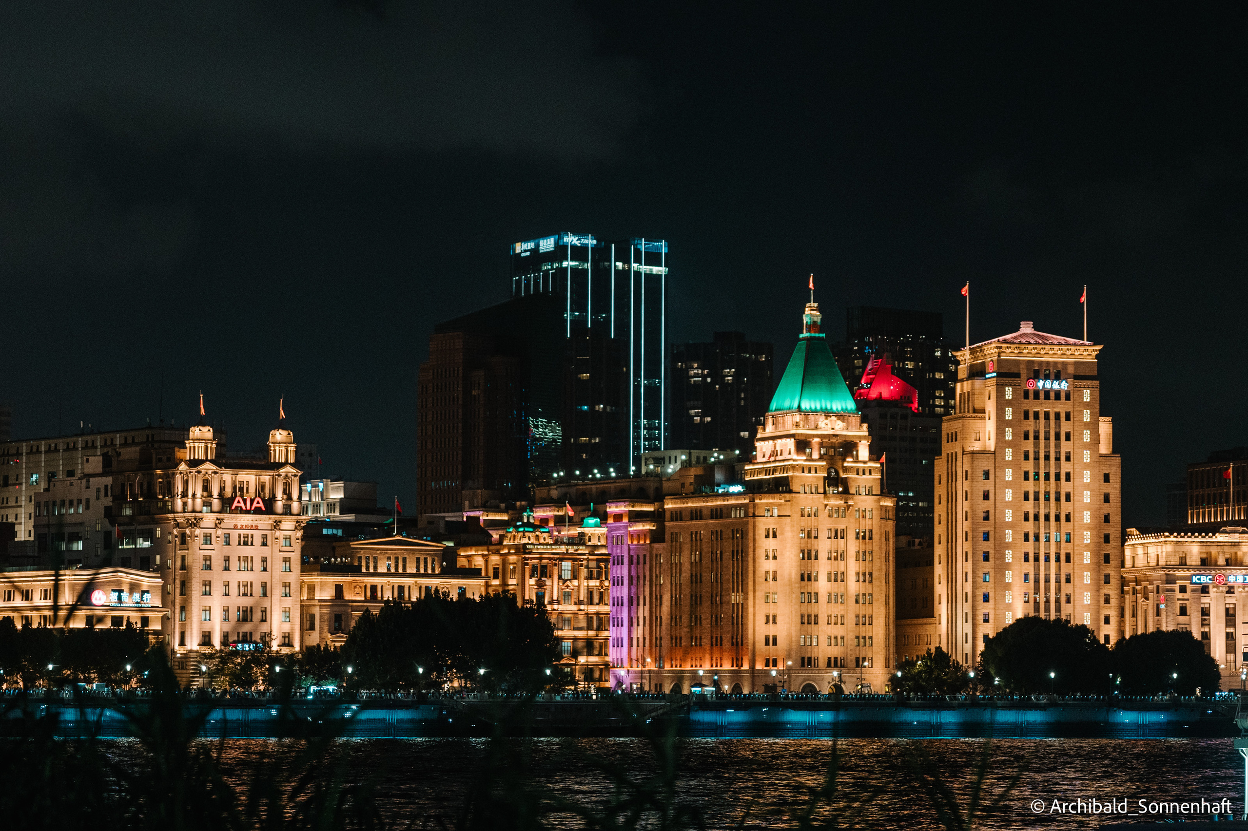 One day in Shanghai. Photographer in Guangzhou, China. Archibald Sonnenhaft