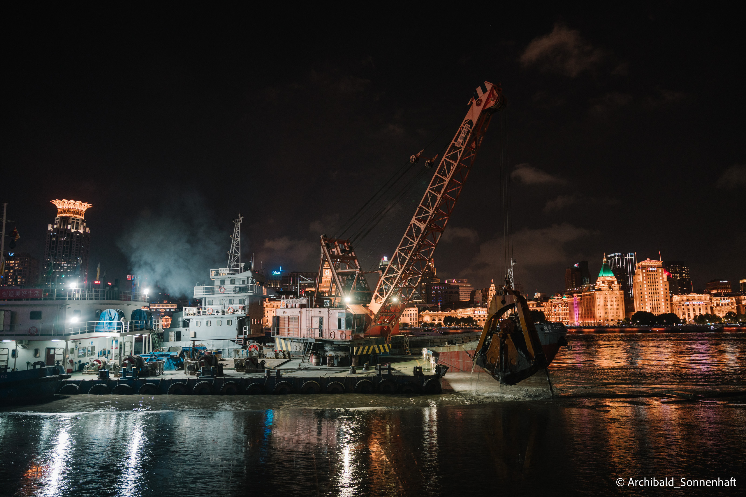 One day in Shanghai. Photographer in Guangzhou, China. Archibald Sonnenhaft