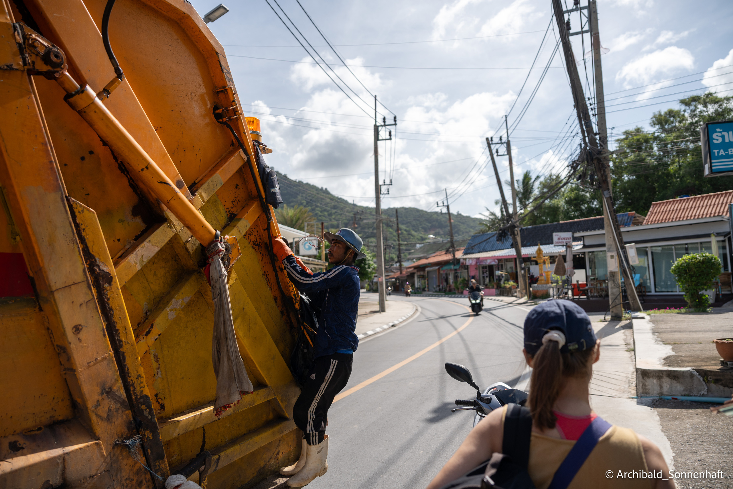 Thai Phuket to Phiphi. Photographer in Guangzhou, China. Archibald Sonnenhaft