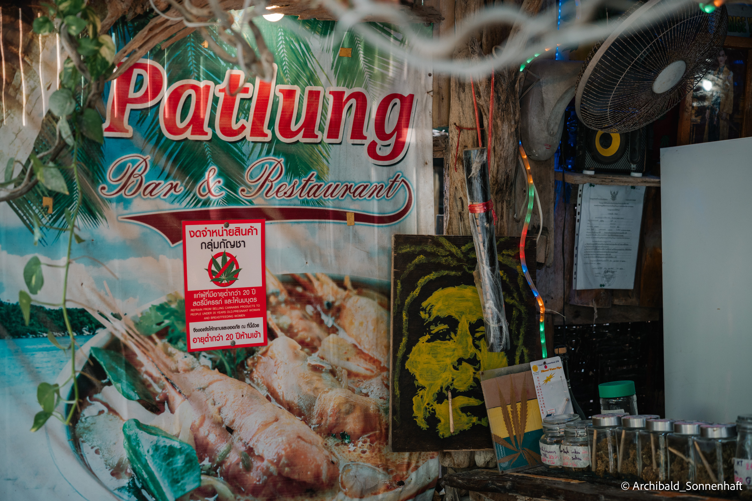 Thai, Phiphi. Photographer in Guangzhou, China. Archibald Sonnenhaft