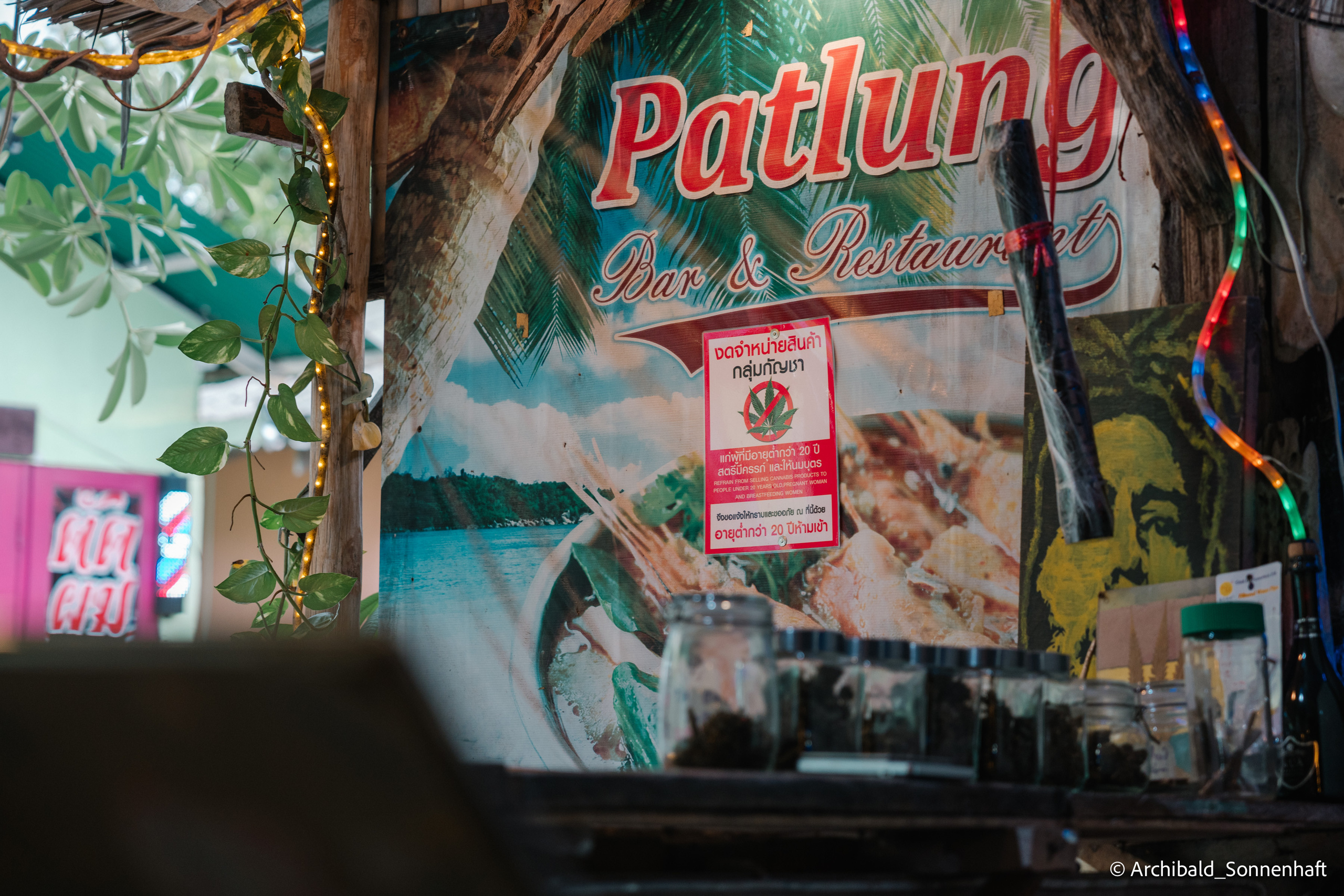 Thai, Phiphi. Photographer in Guangzhou, China. Archibald Sonnenhaft