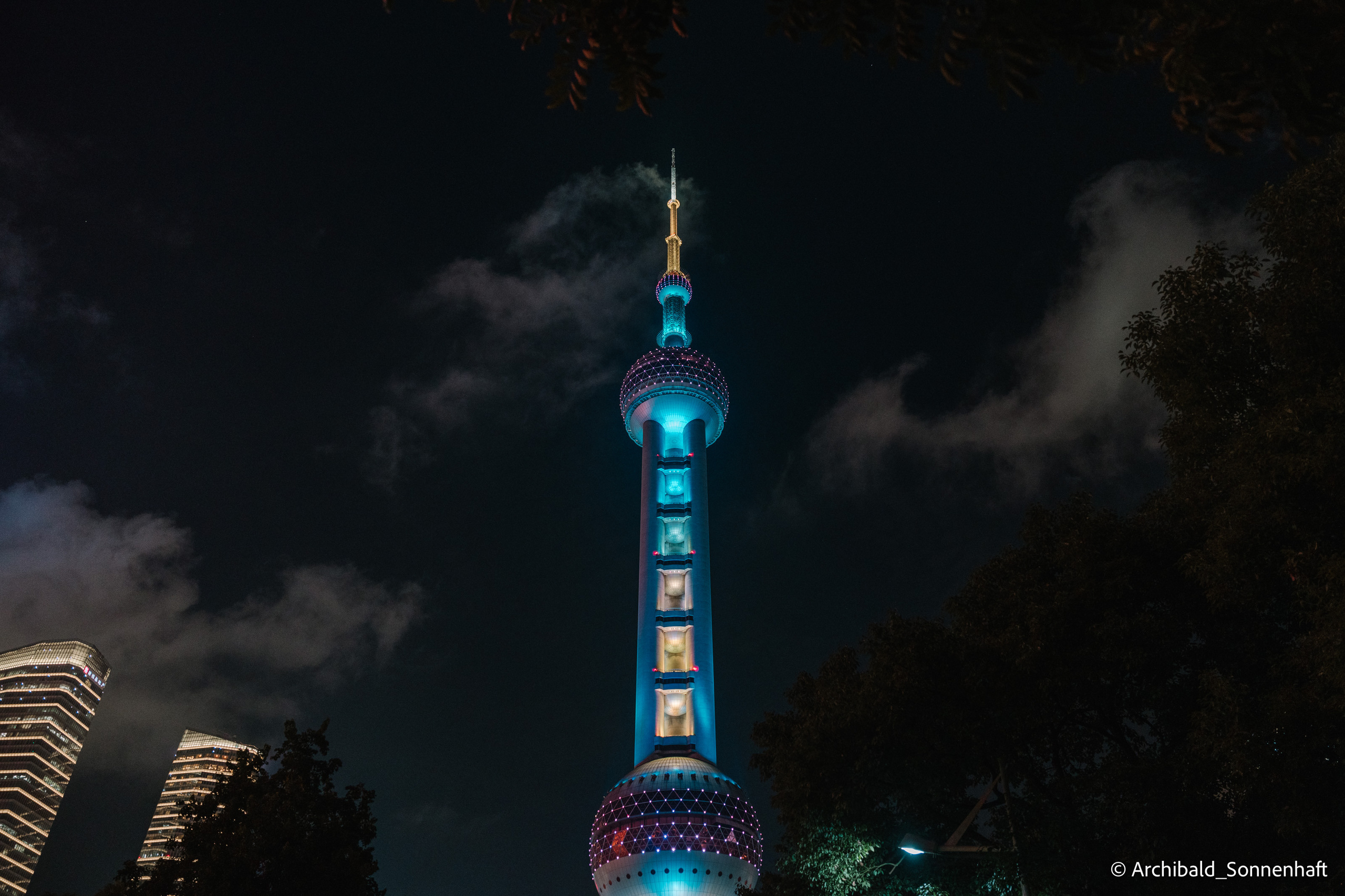 One day in Shanghai. Photographer in Guangzhou, China. Archibald Sonnenhaft