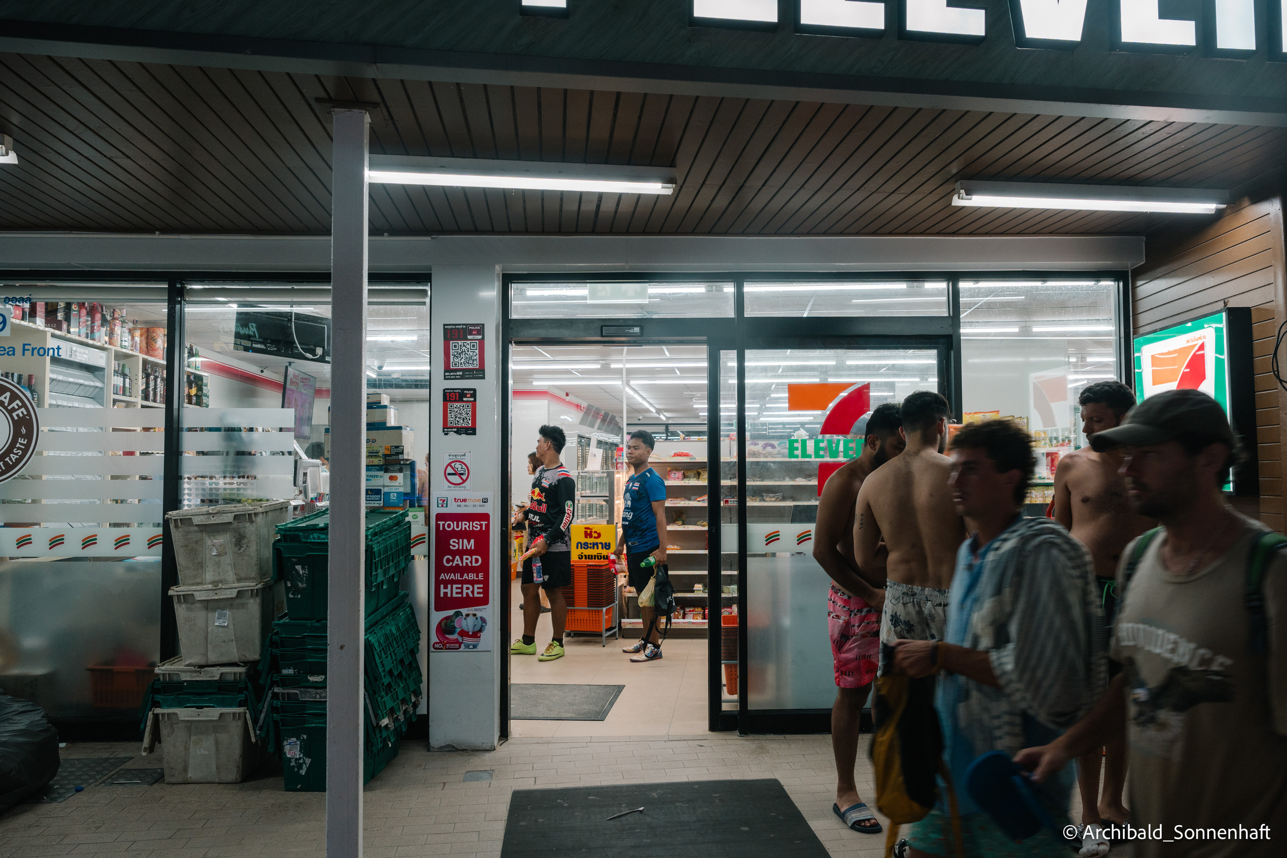 Thai, Phiphi. Photographer in Guangzhou, China. Archibald Sonnenhaft